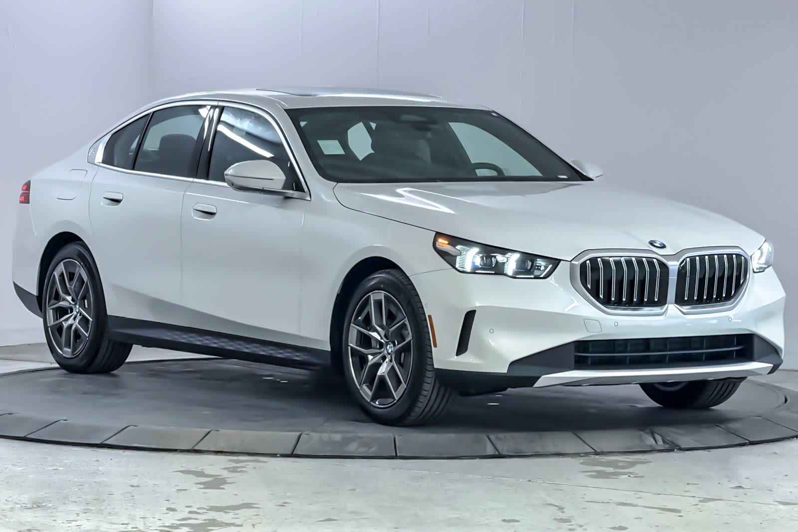 Thumbnail: 2026 BMW 5 Series - 9