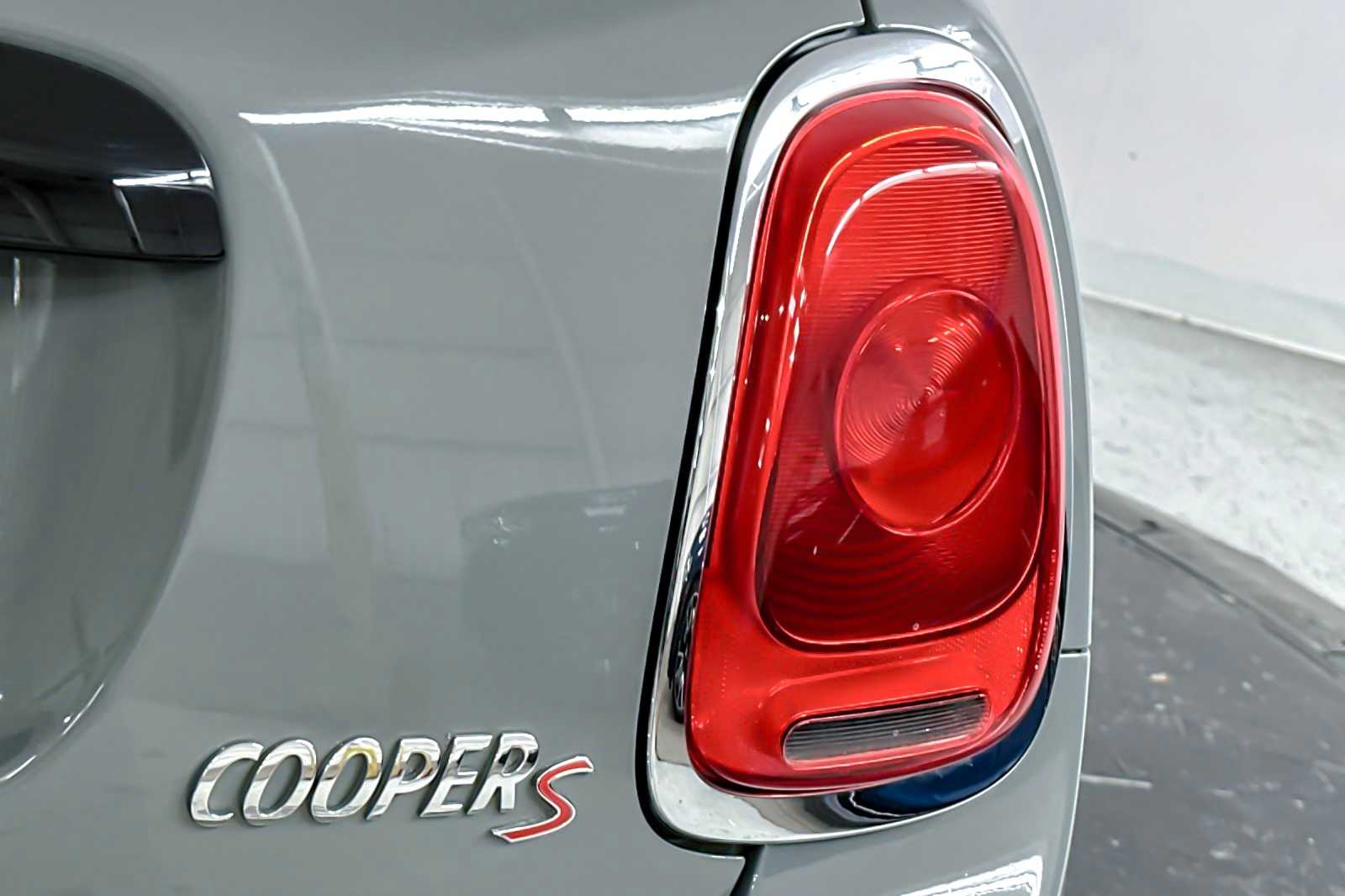 Thumbnail: 2017 MINI Cooper Hardtop - 28