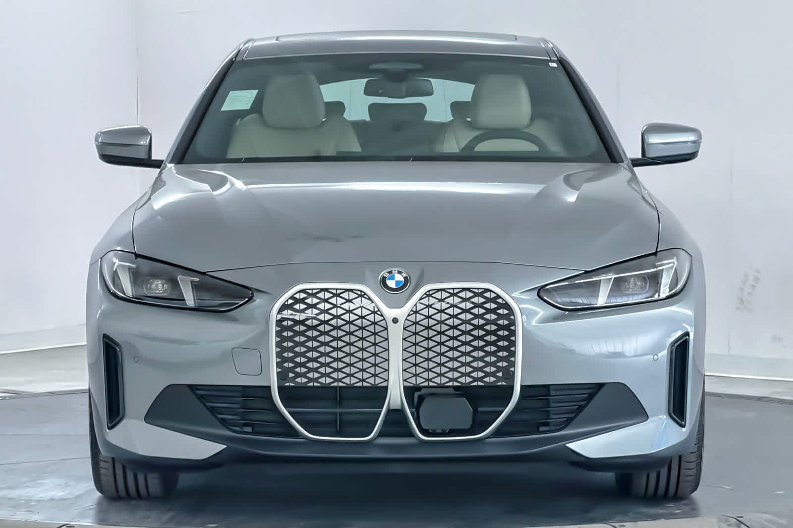 Thumbnail: 2026 BMW i4 - 10