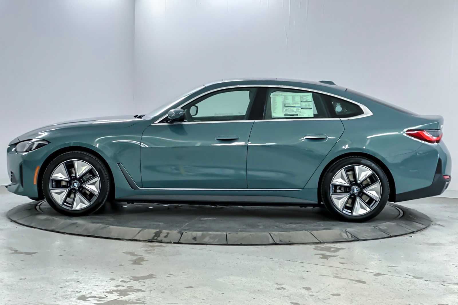 Thumbnail: 2025 BMW i4 - 5