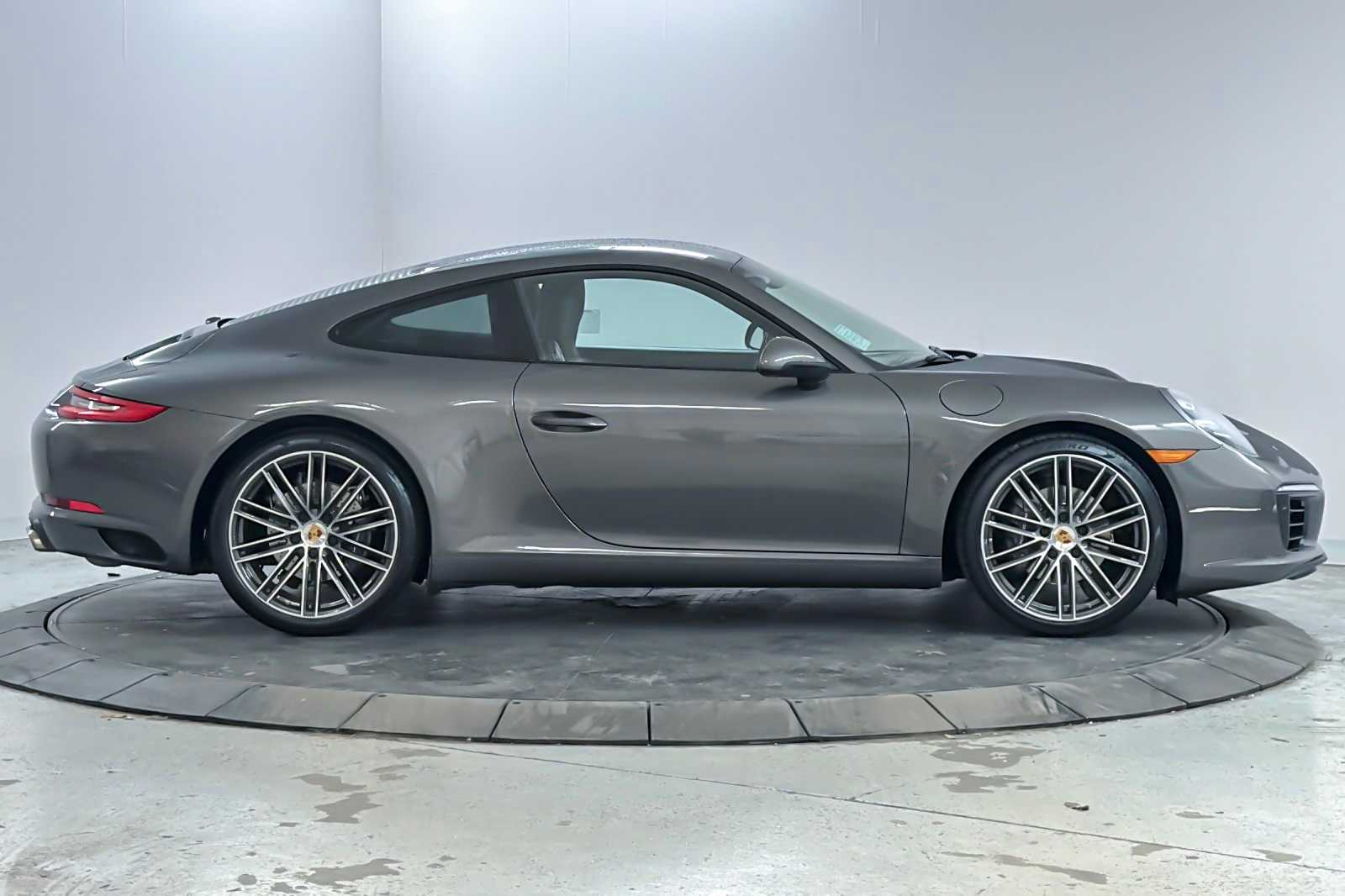 Thumbnail: 2018 Porsche 911 - 8