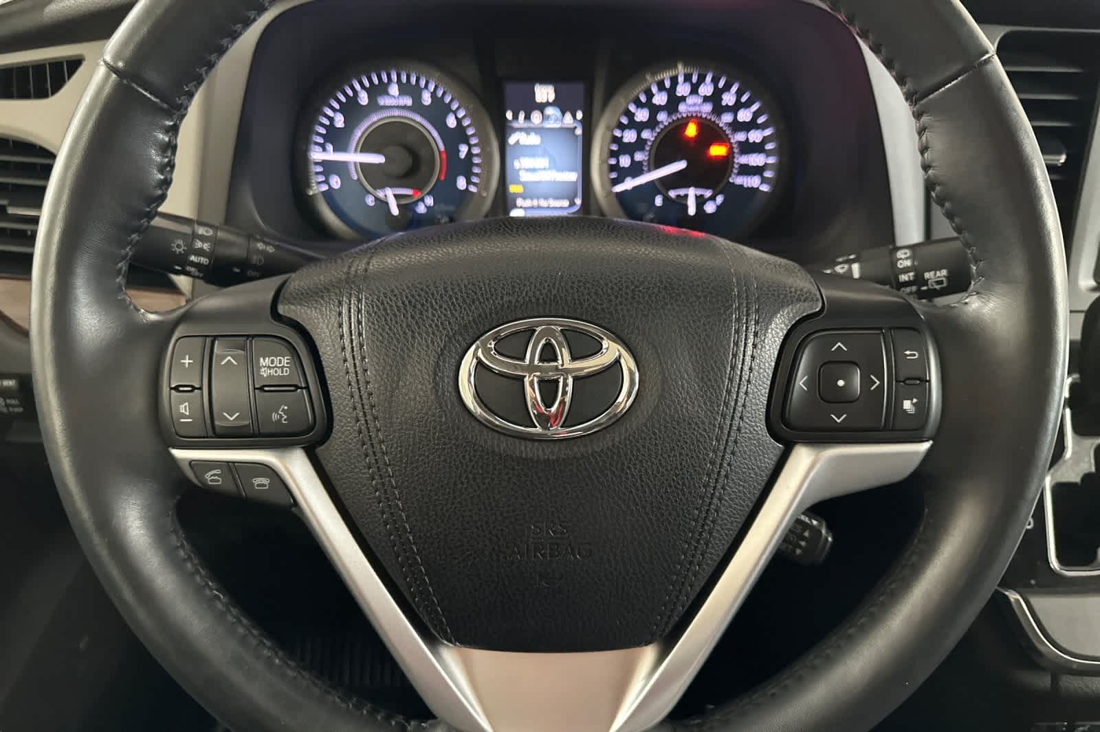 Thumbnail: 2017 Toyota Sienna - 24