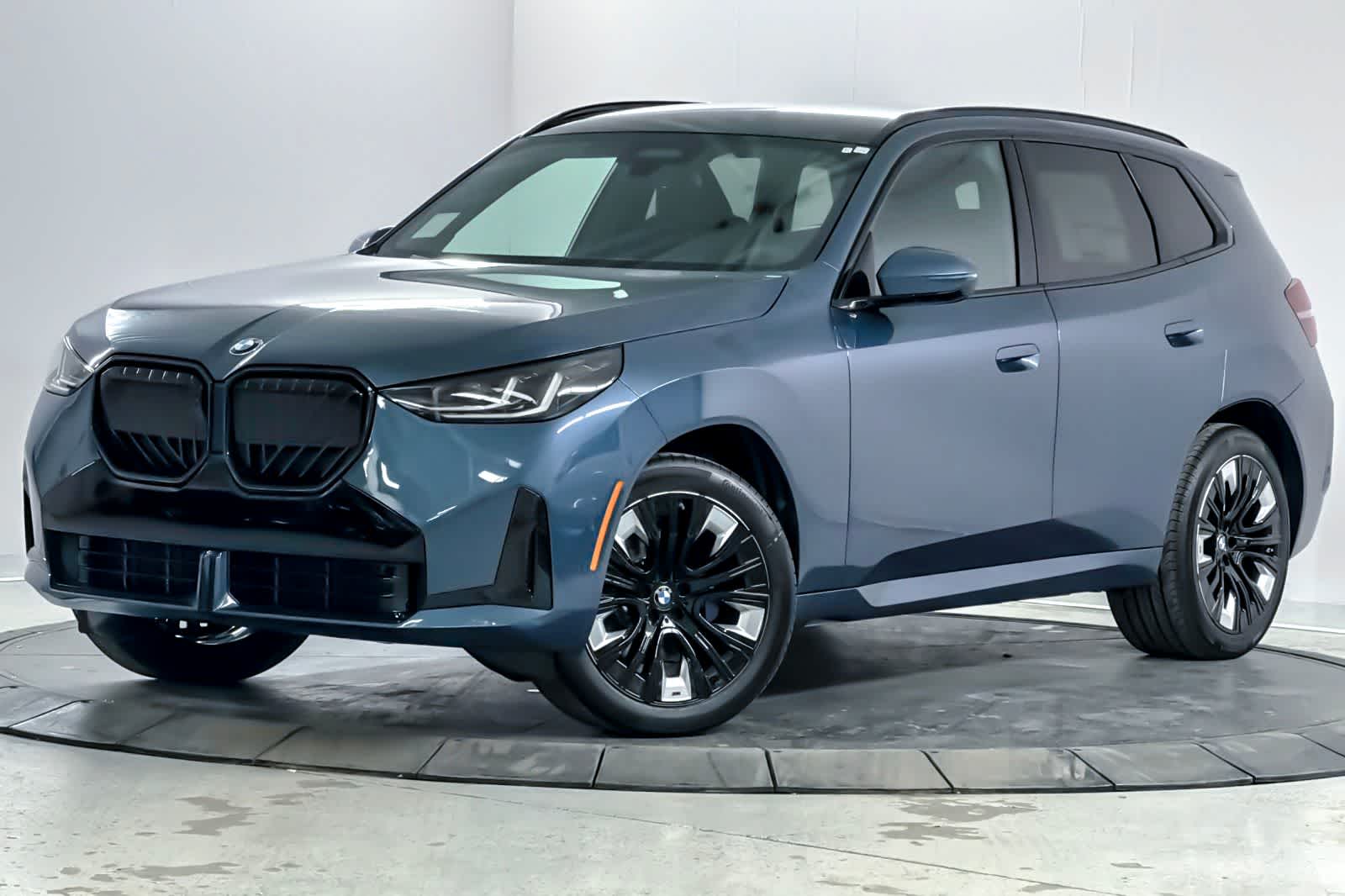 Thumbnail: 2026 BMW X3 - 1