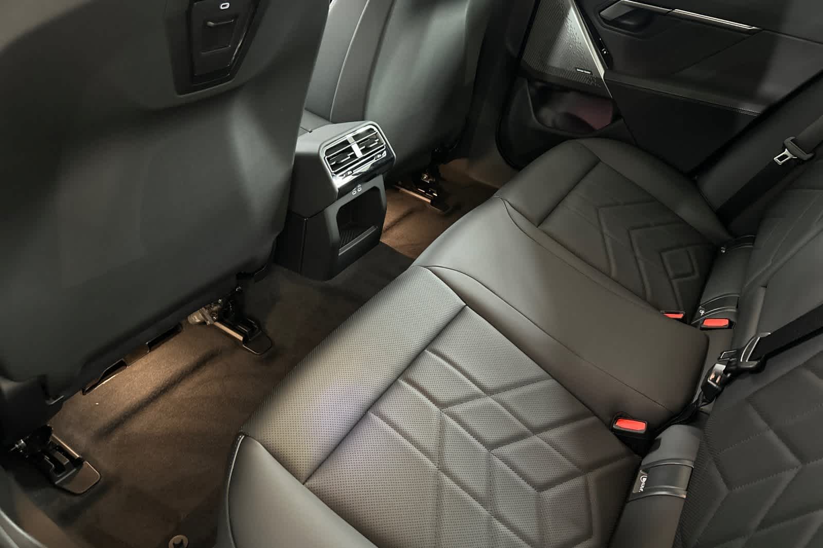 Thumbnail: 2026 BMW 5 Series - 4