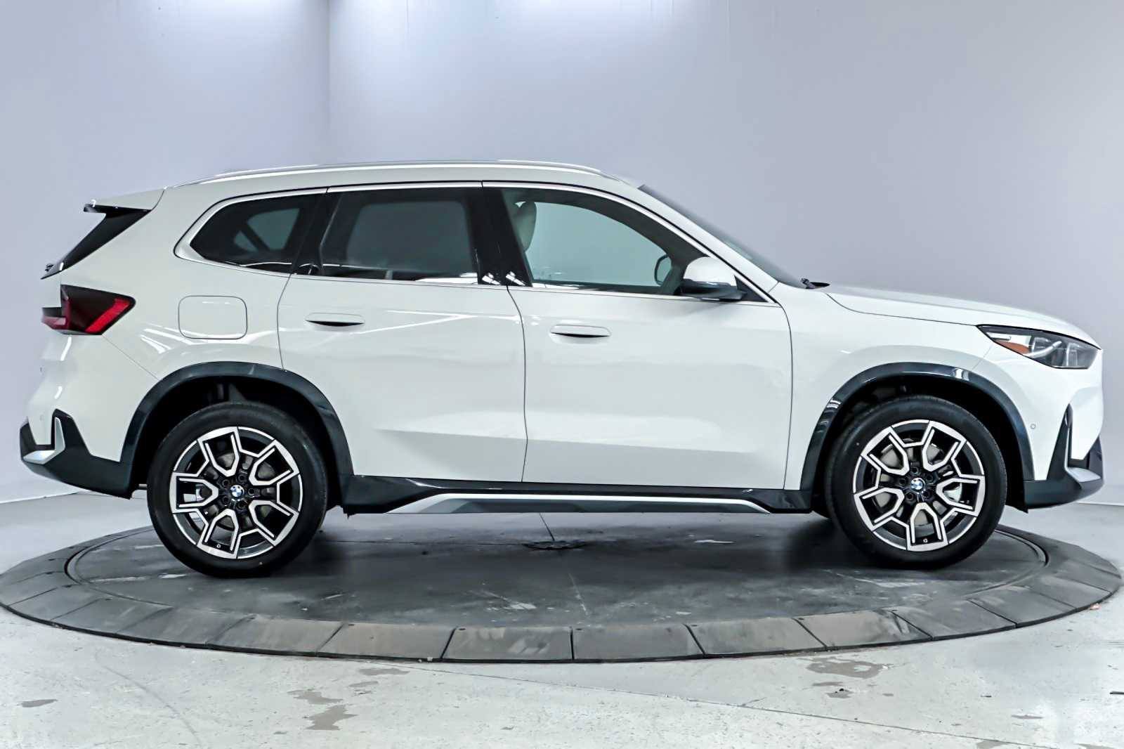 Thumbnail: 2025 BMW X1 - 8
