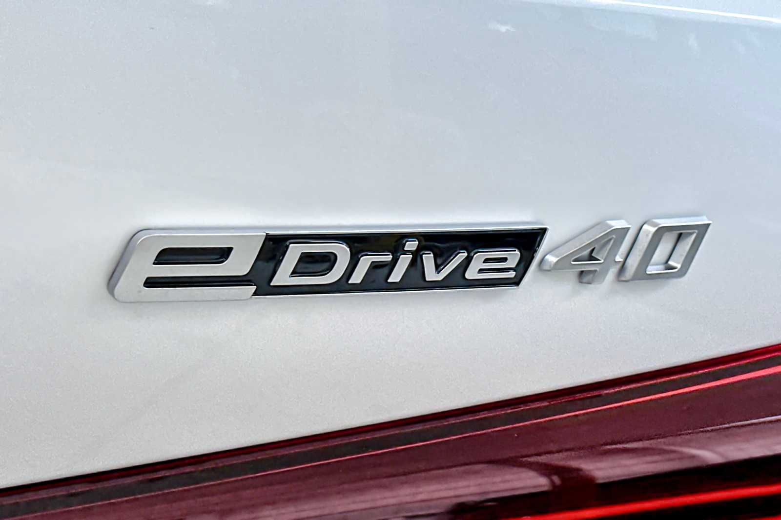 Thumbnail: 2025 BMW i4 - 25