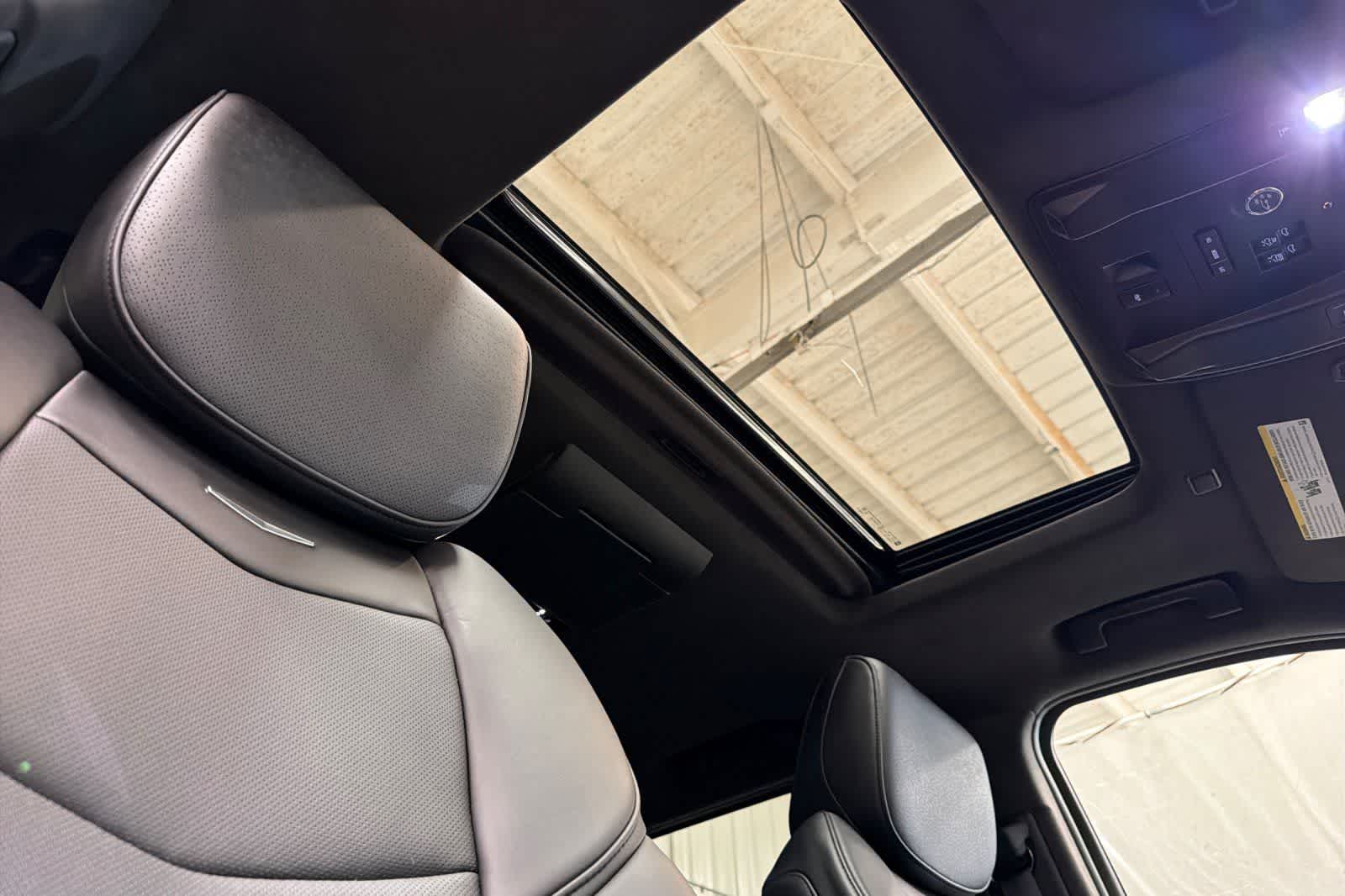 Thumbnail: 2016 Cadillac Escalade - 17