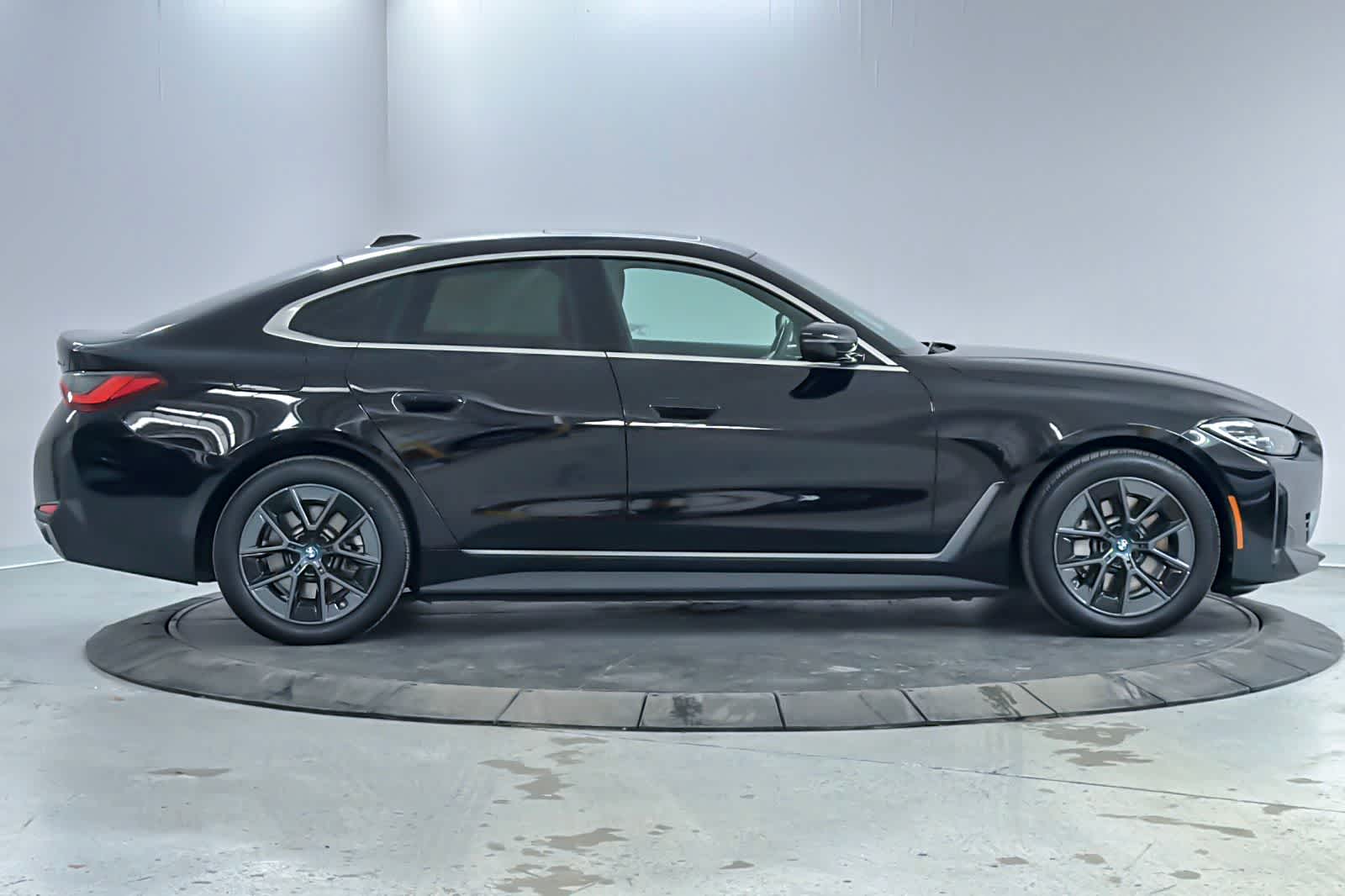 Thumbnail: 2023 BMW i4 - 8