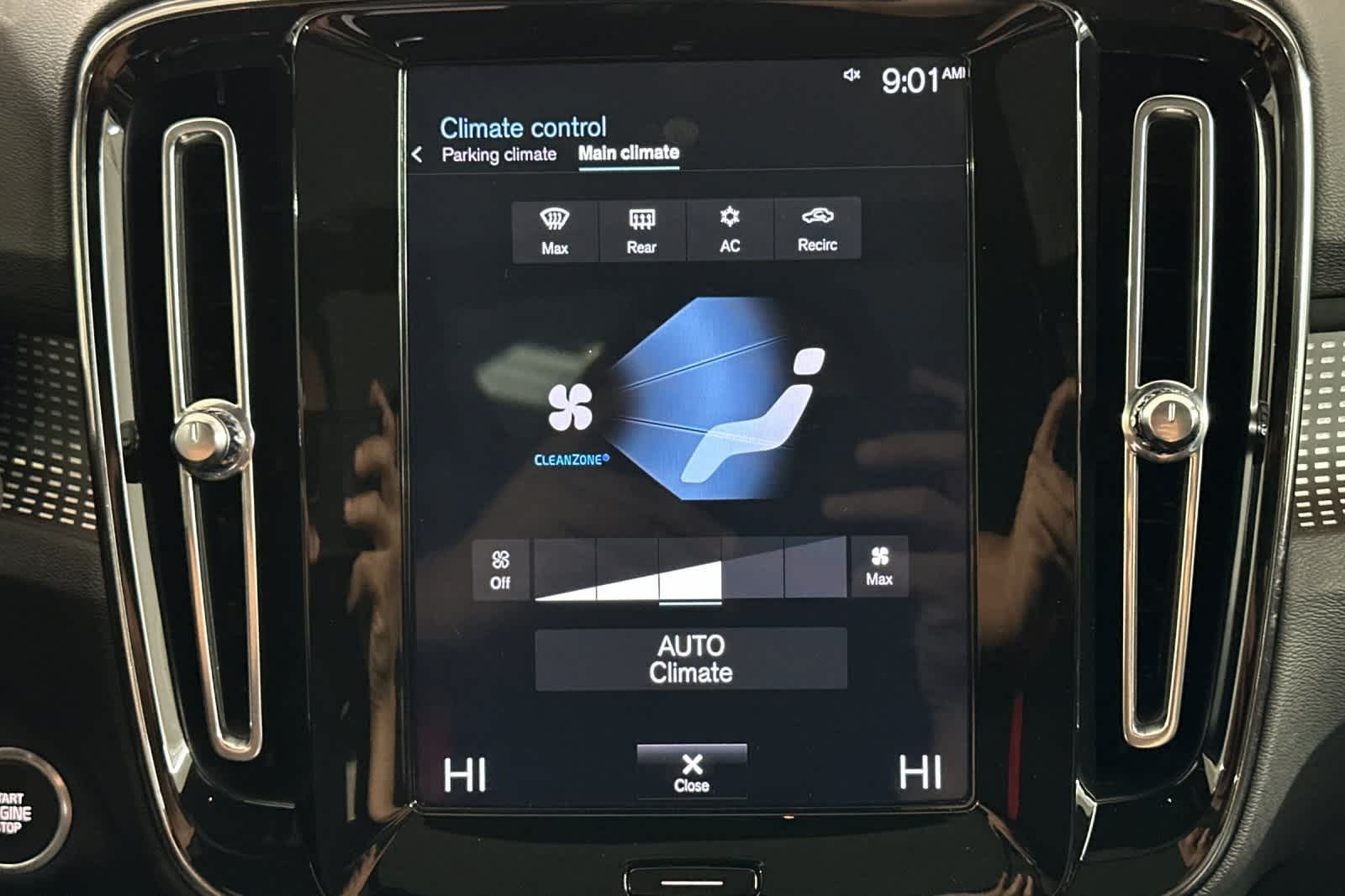 Thumbnail: 2020 Volvo XC40 - 21