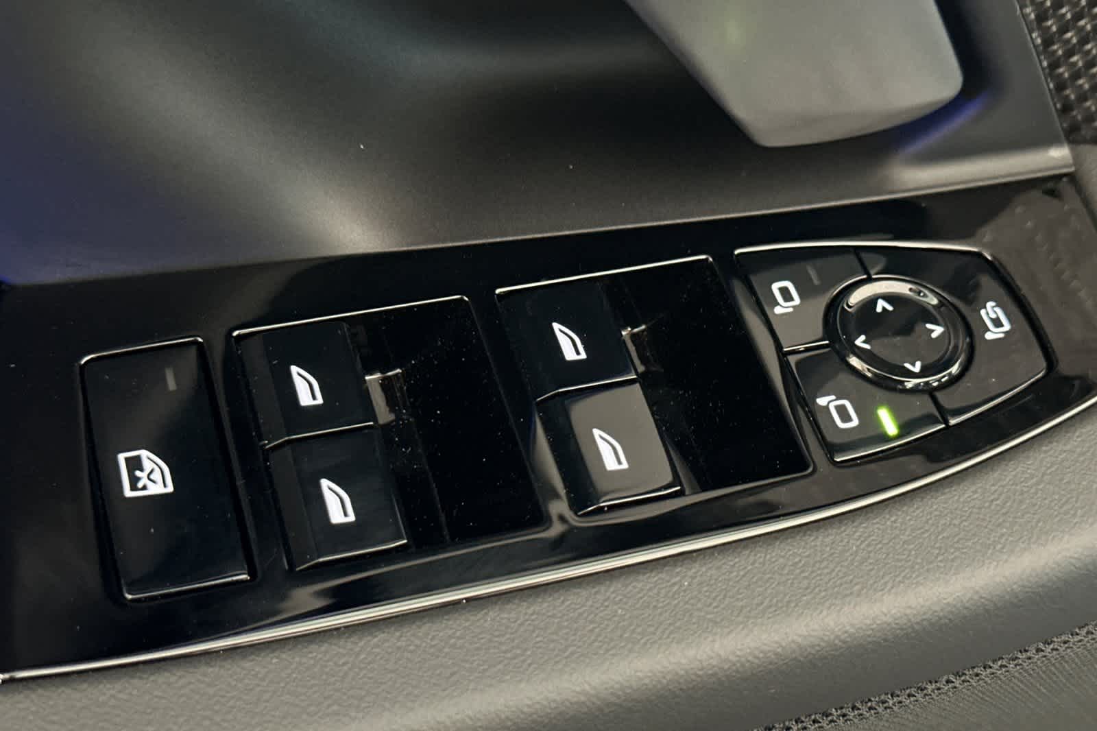 Thumbnail: 2026 BMW M5 - 13