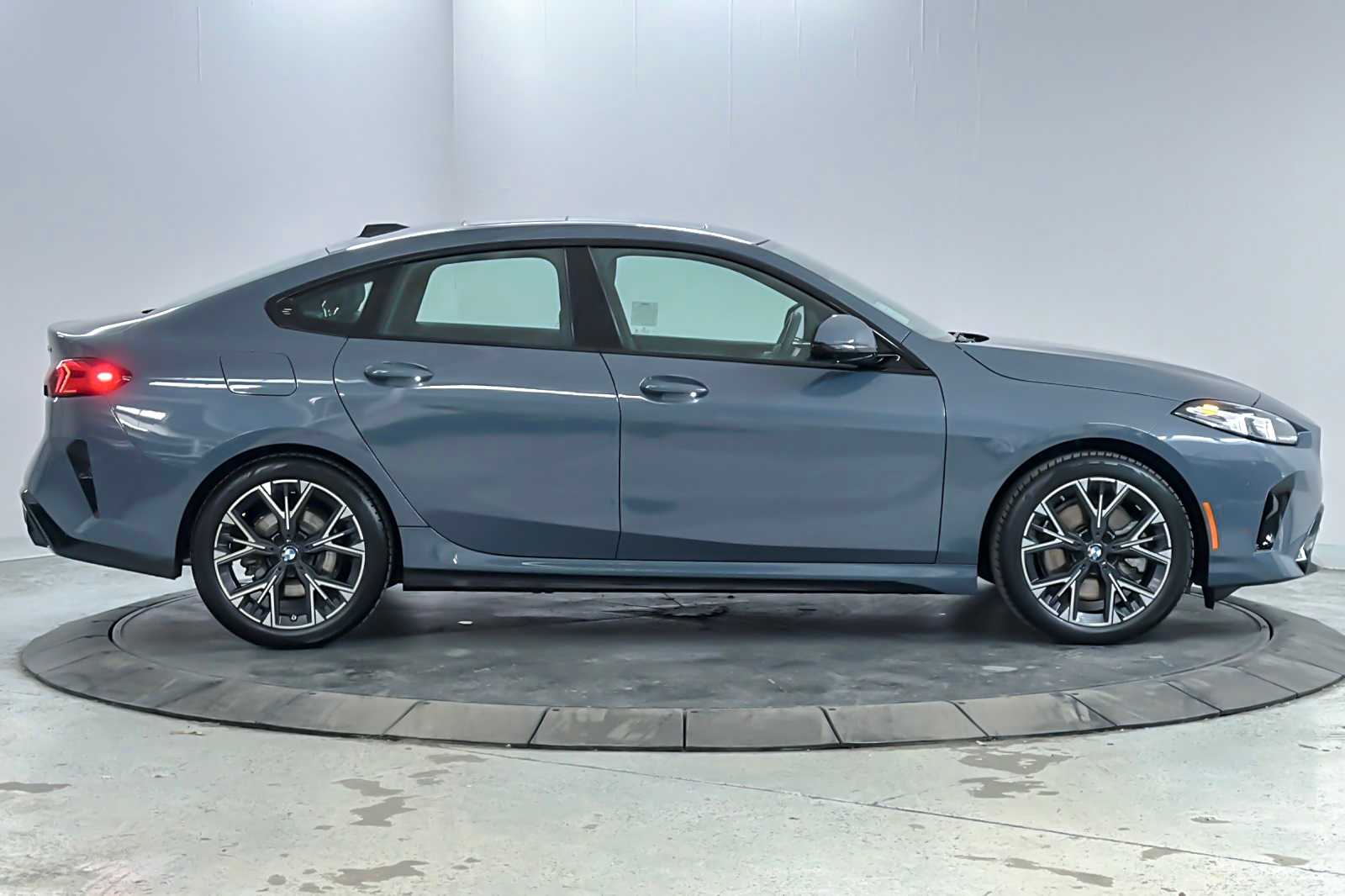 Thumbnail: 2025 BMW 2 Series - 8