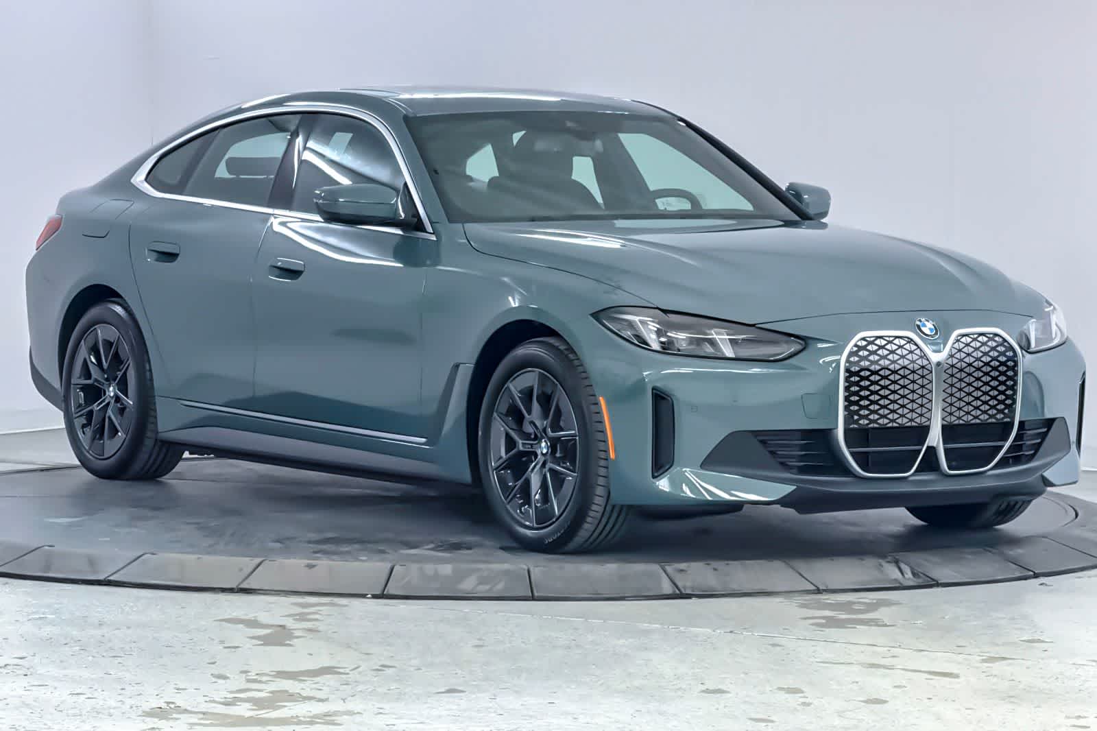 Thumbnail: 2026 BMW i4 - 9