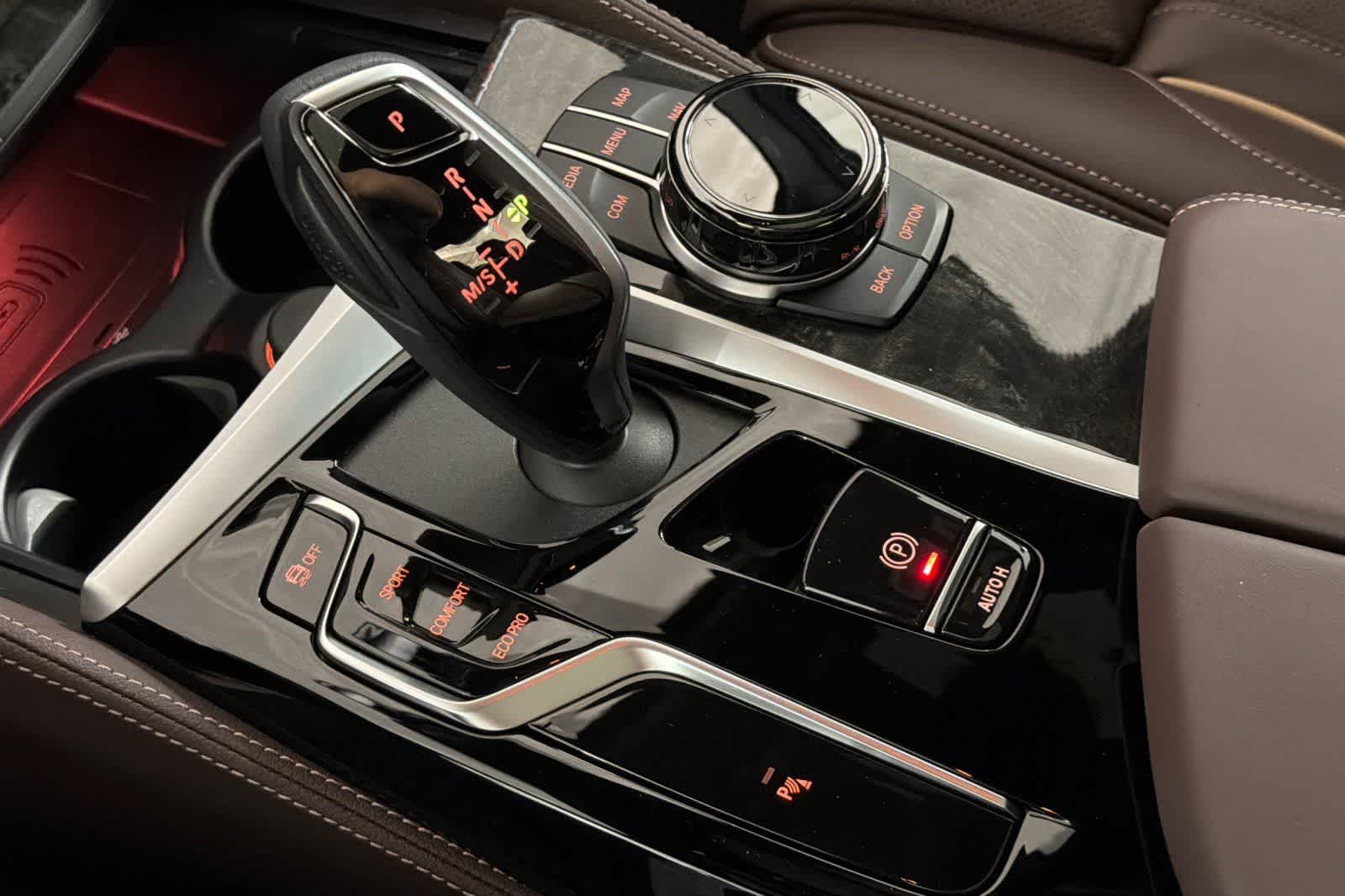 Thumbnail: 2023 BMW 5 Series - 21