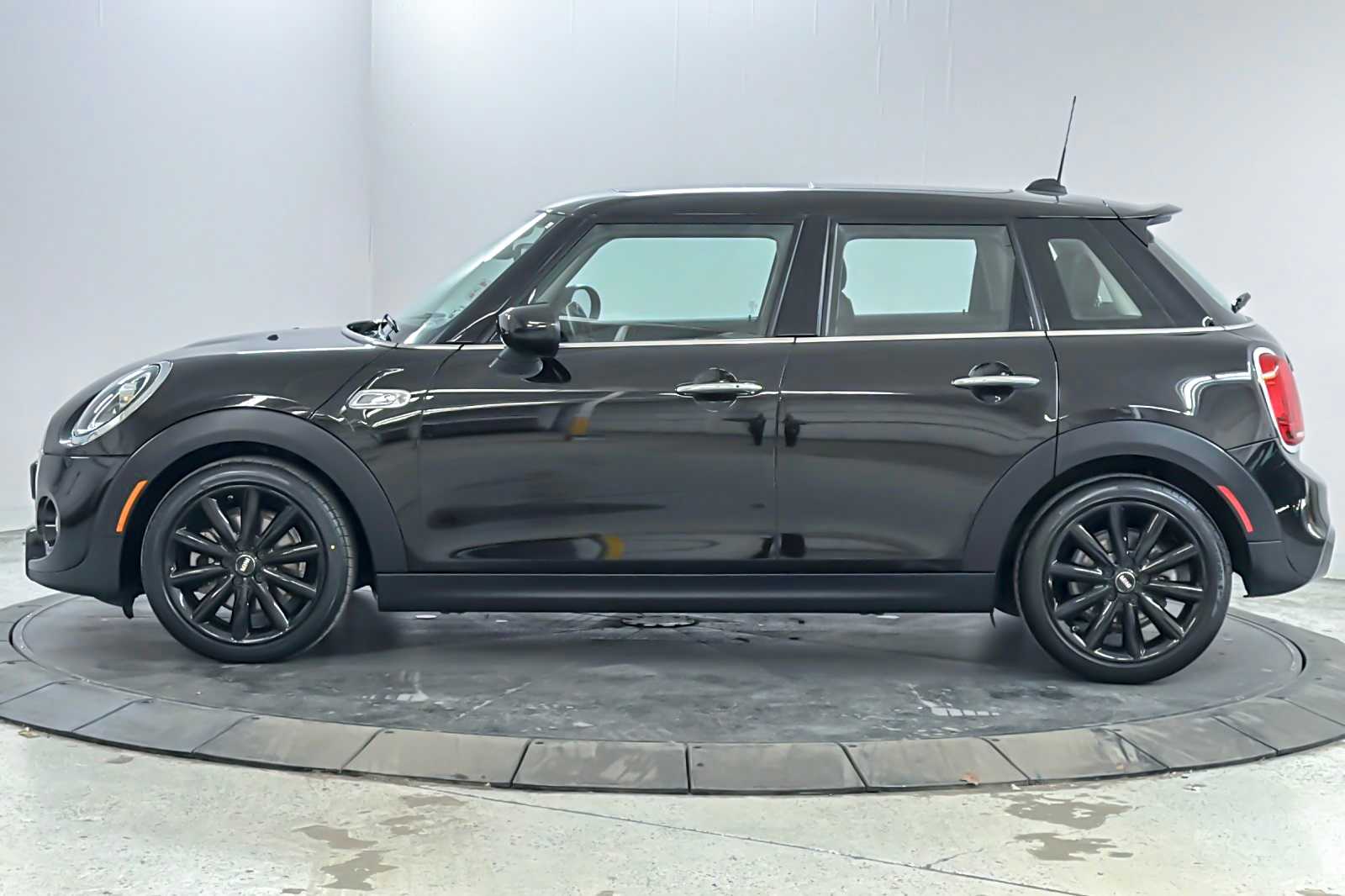 Thumbnail: 2021 MINI Cooper Hardtop - 5