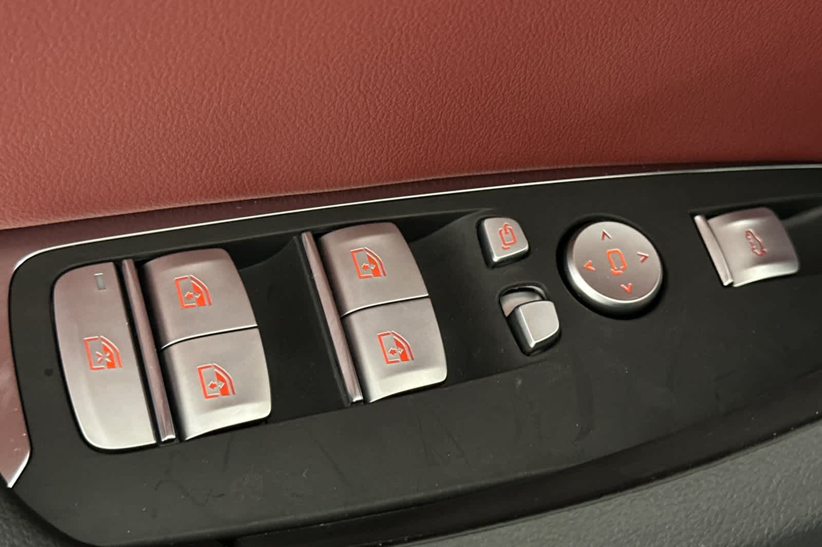 Thumbnail: 2025 BMW X4 - 13