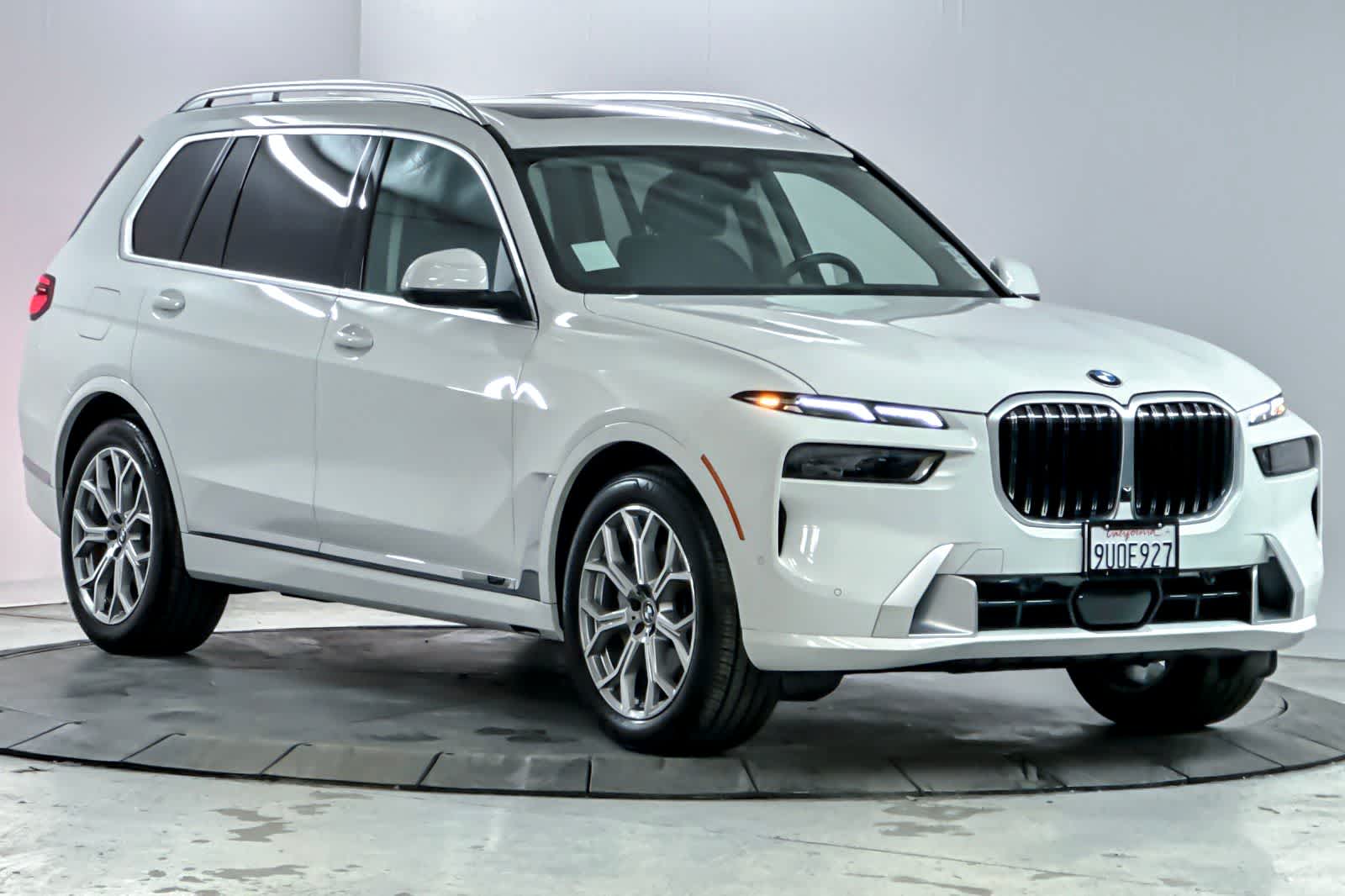Thumbnail: 2026 BMW X7 - 9