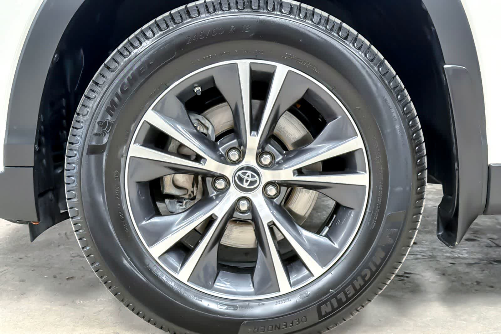 Thumbnail: 2019 Toyota Highlander - 26