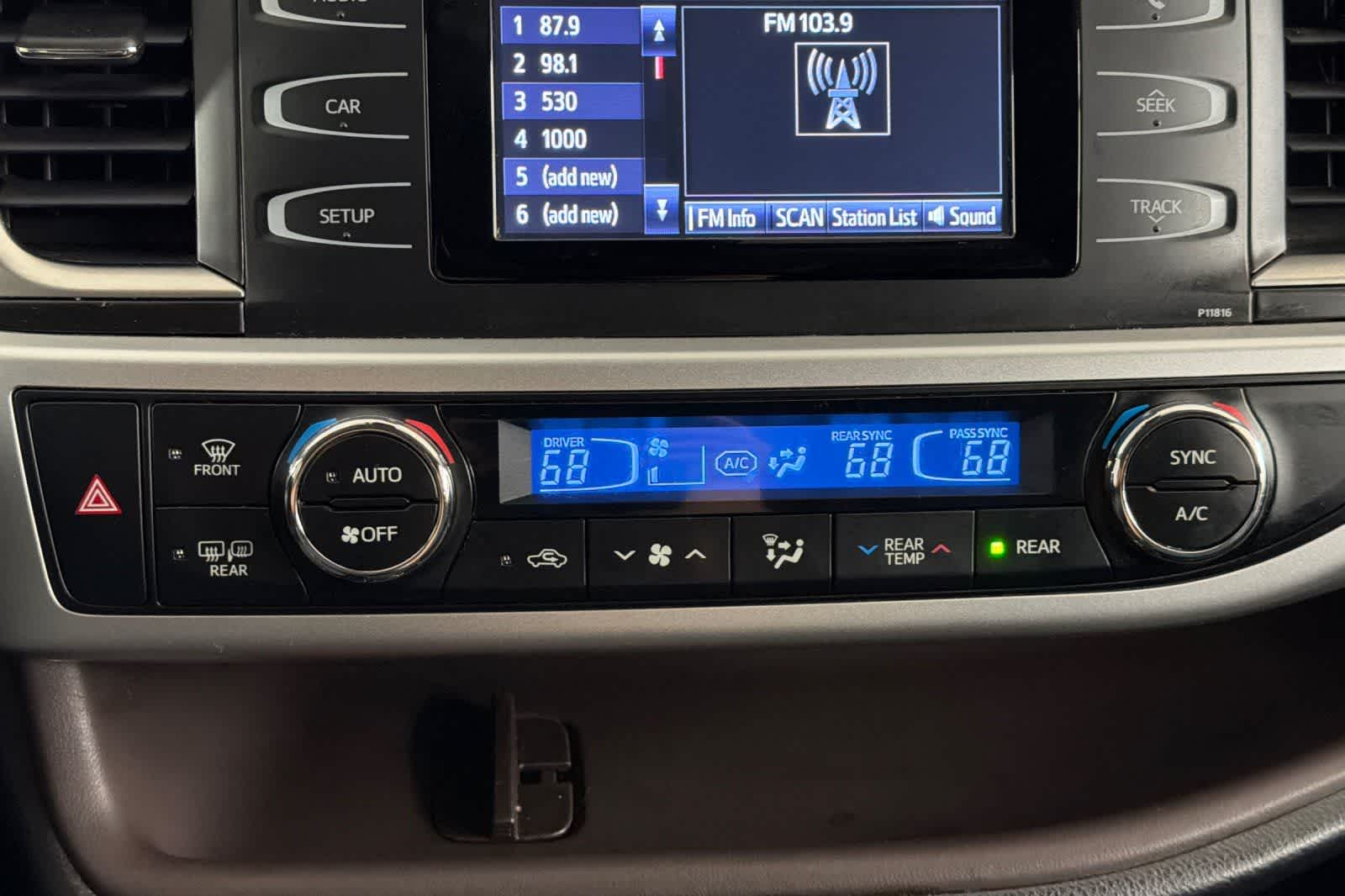 Thumbnail: 2019 Toyota Highlander - 20