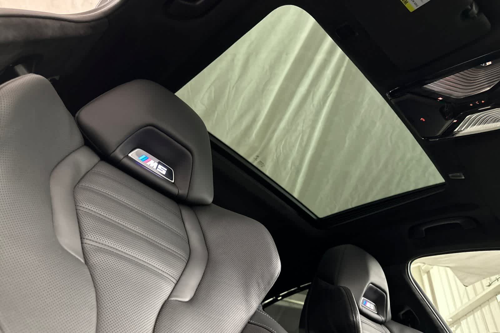 Thumbnail: 2023 BMW M5 - 16