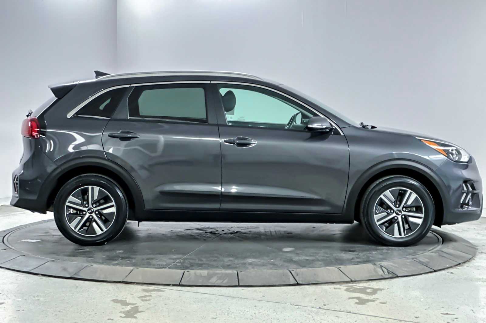Thumbnail: 2021 Kia Niro - 8
