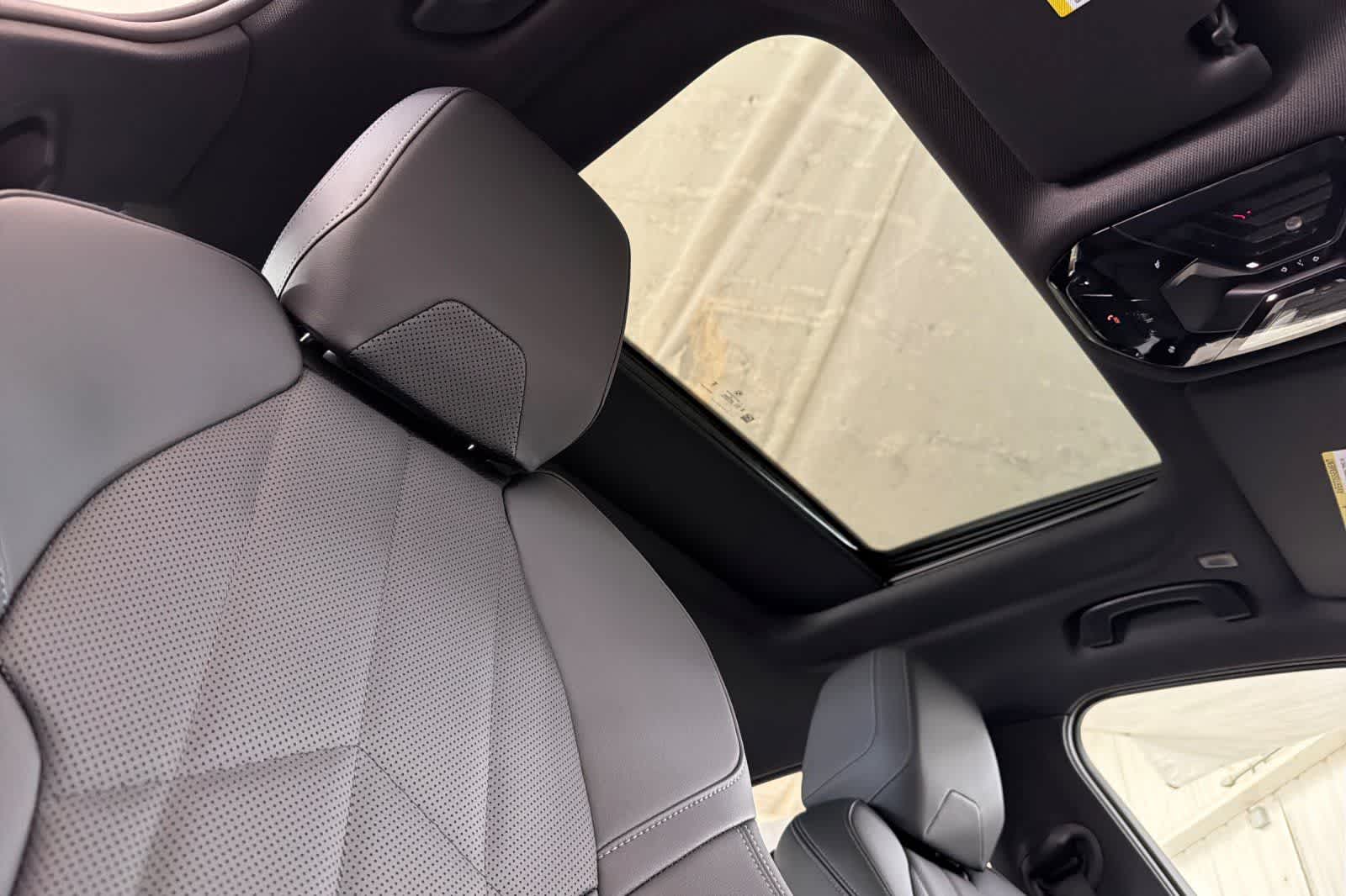 Thumbnail: 2026 BMW 5 Series - 16