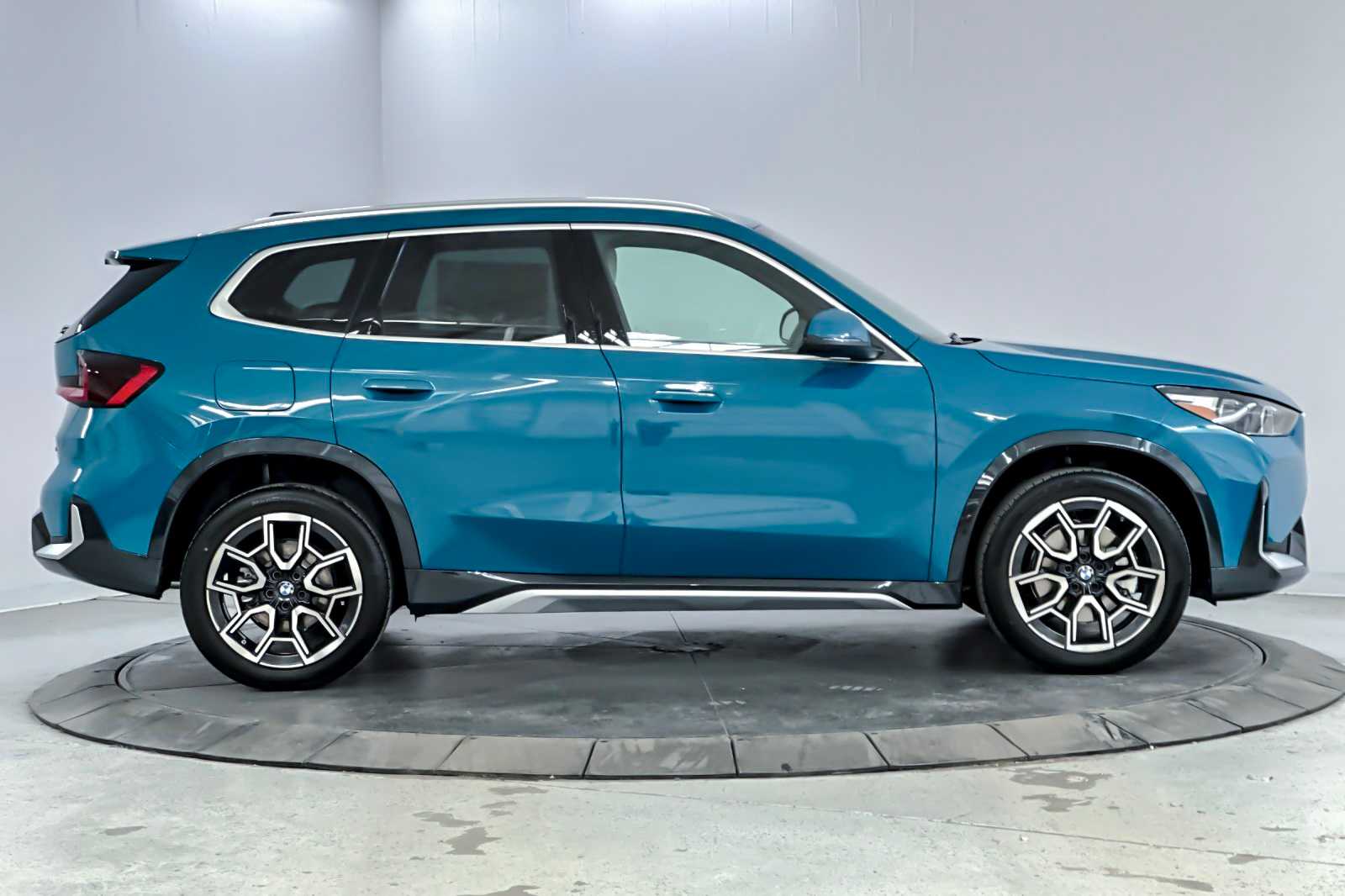 Thumbnail: 2025 BMW X1 - 8