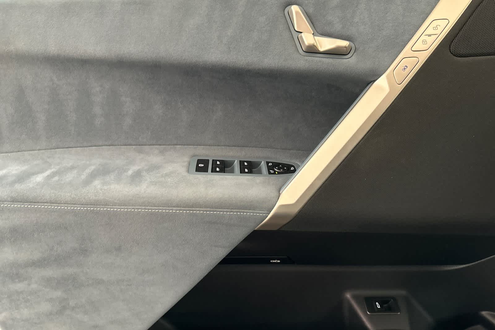 Thumbnail: 2023 BMW iX - 12