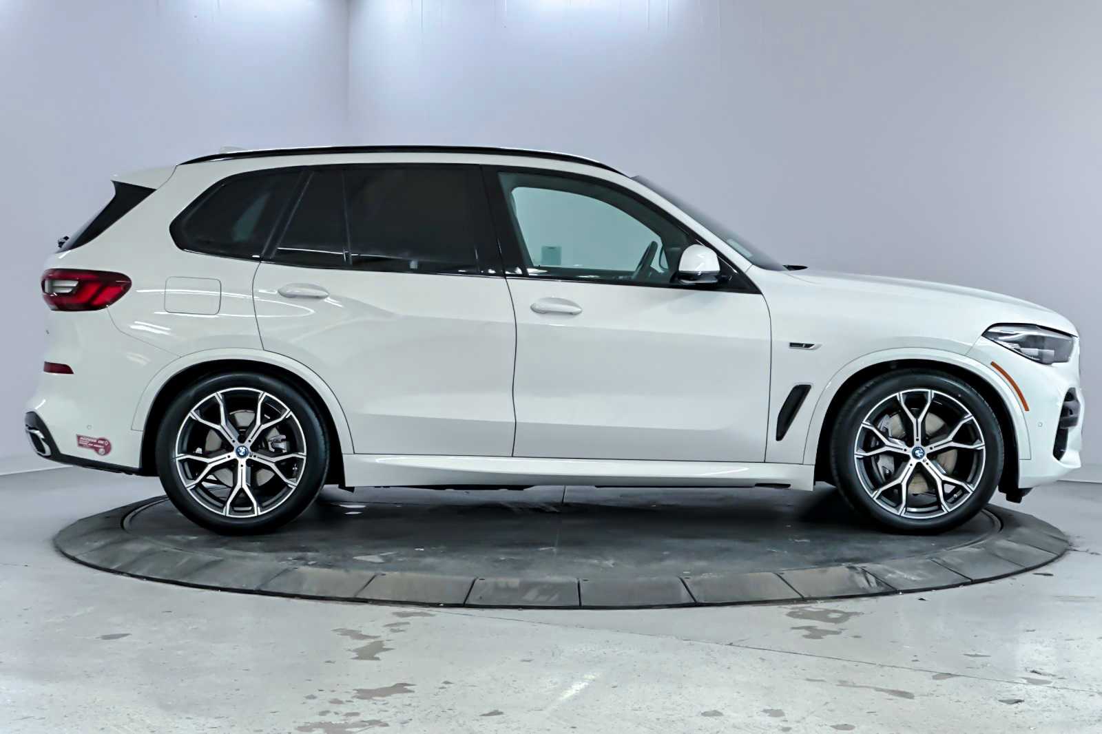 Thumbnail: 2022 BMW X5 - 8