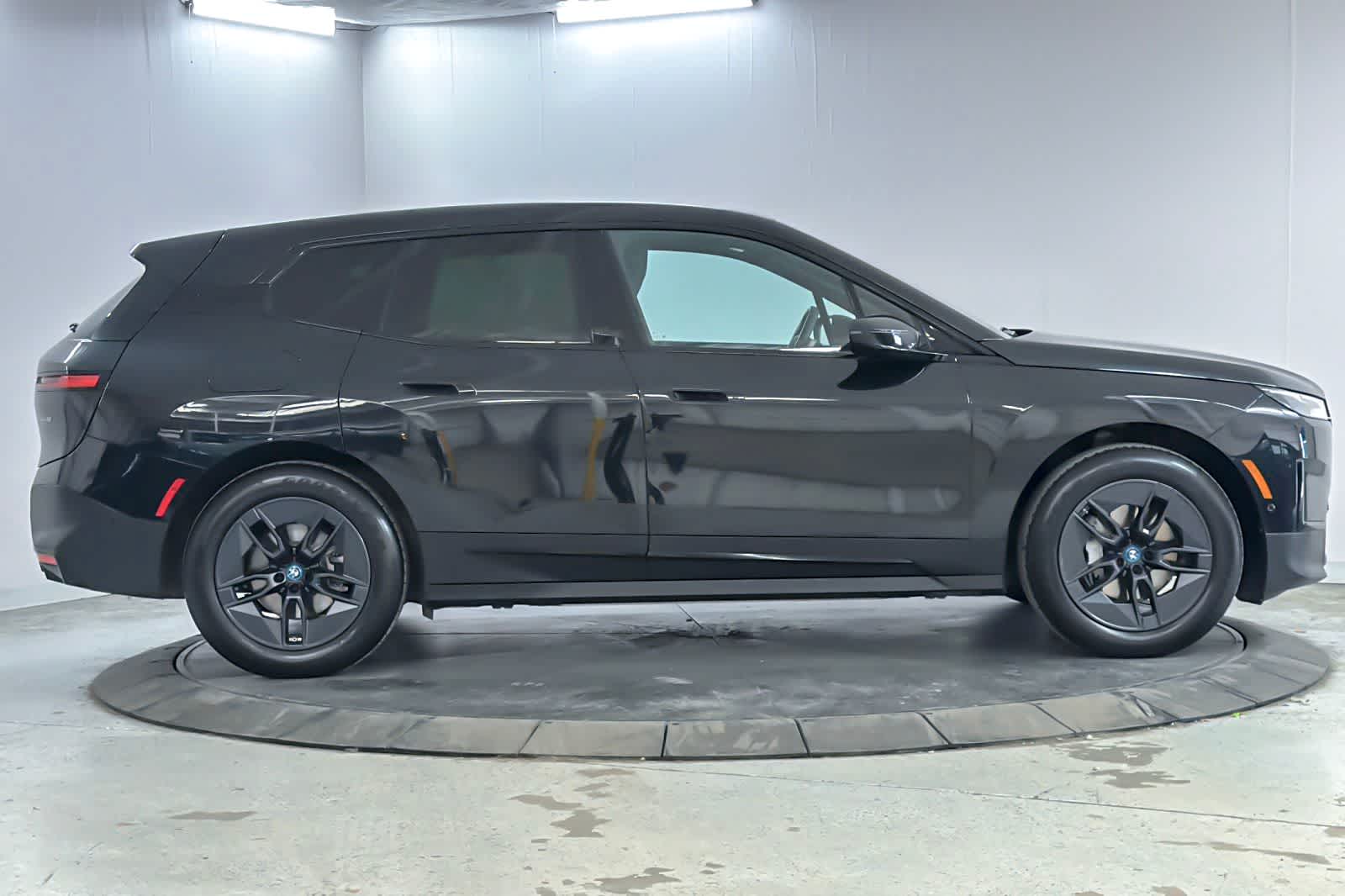 Thumbnail: 2023 BMW iX - 8