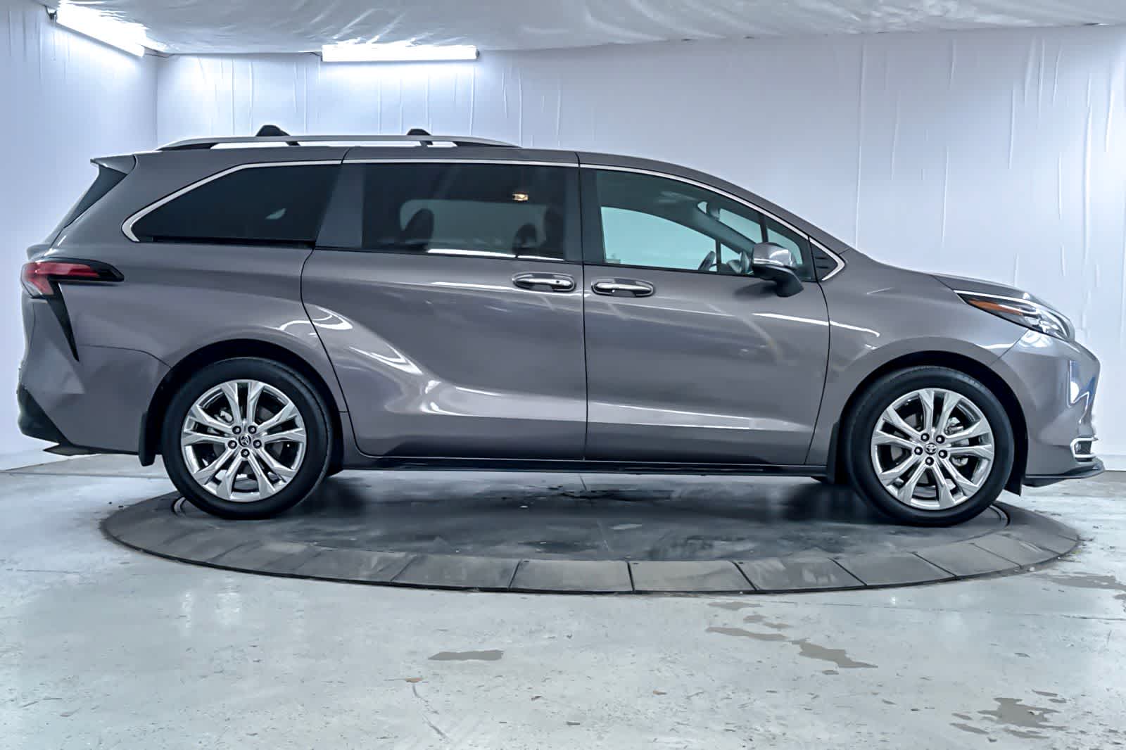 Thumbnail: 2024 Toyota Sienna - 8