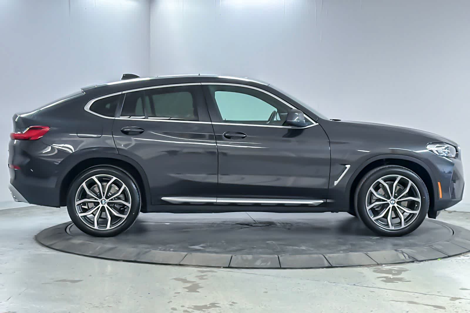 Thumbnail: 2023 BMW X4 - 8