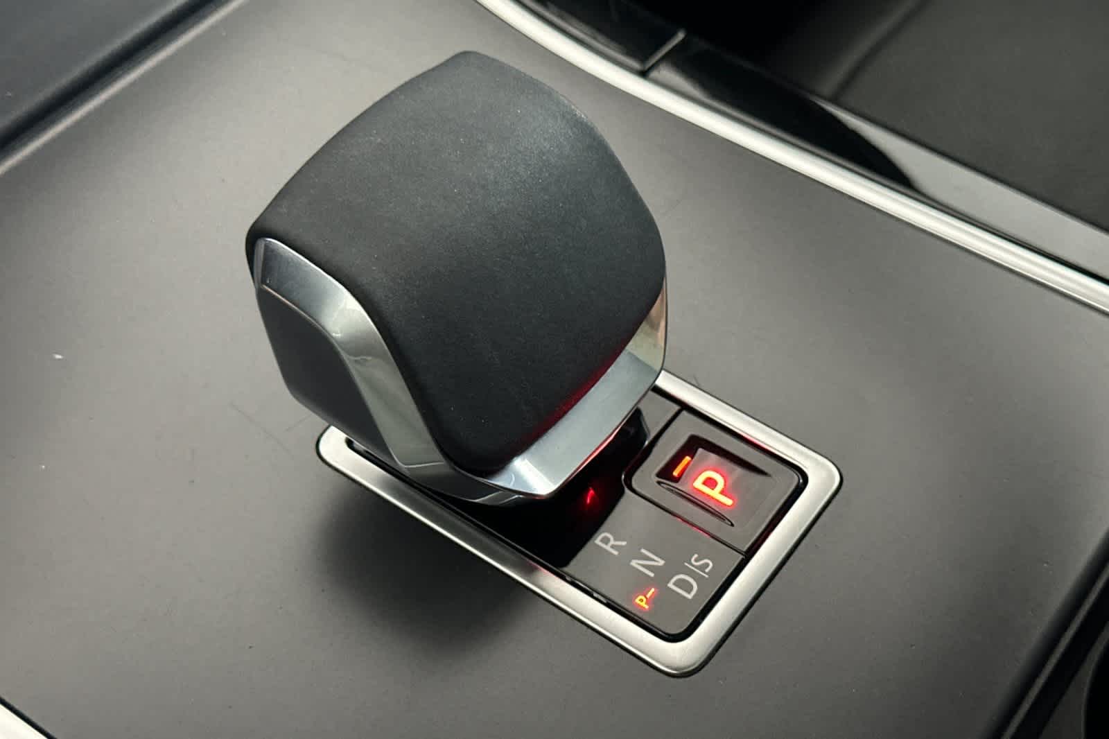 Thumbnail: 2025 Land Rover Range Rover Velar - 22