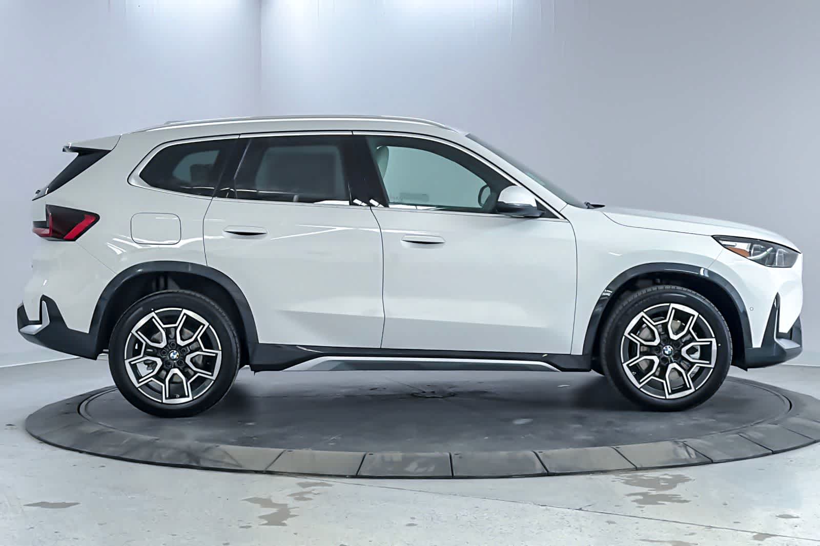 Thumbnail: 2026 BMW X1 - 8
