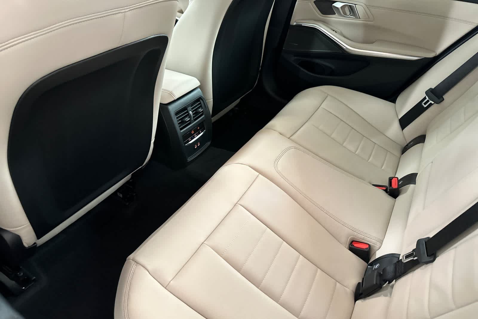 Thumbnail: 2026 BMW 3 Series - 4