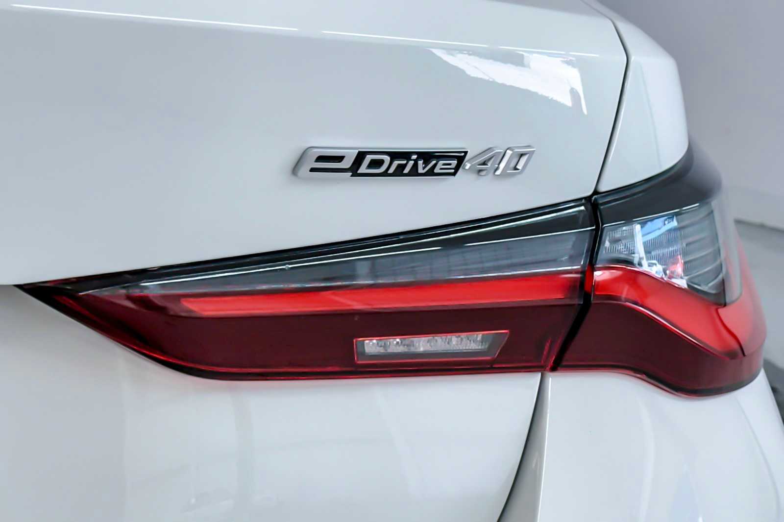 Thumbnail: 2025 BMW i4 - 25