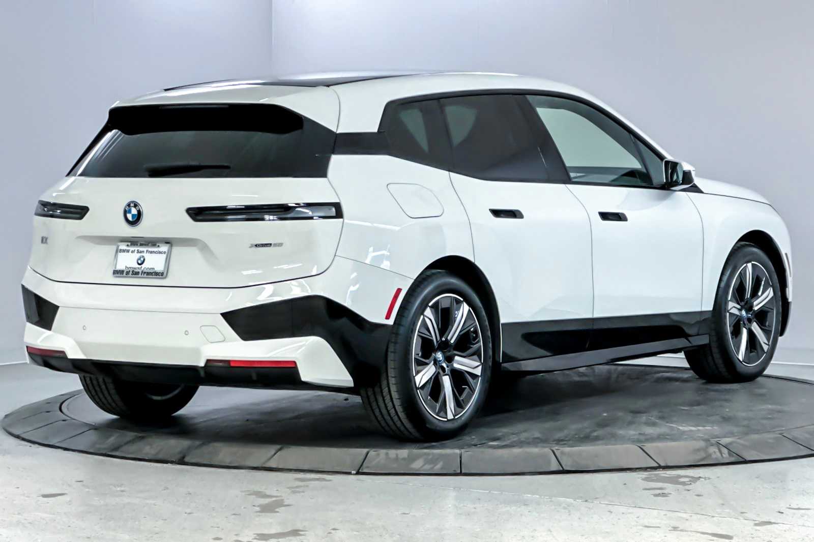 Thumbnail: 2022 BMW iX - 2