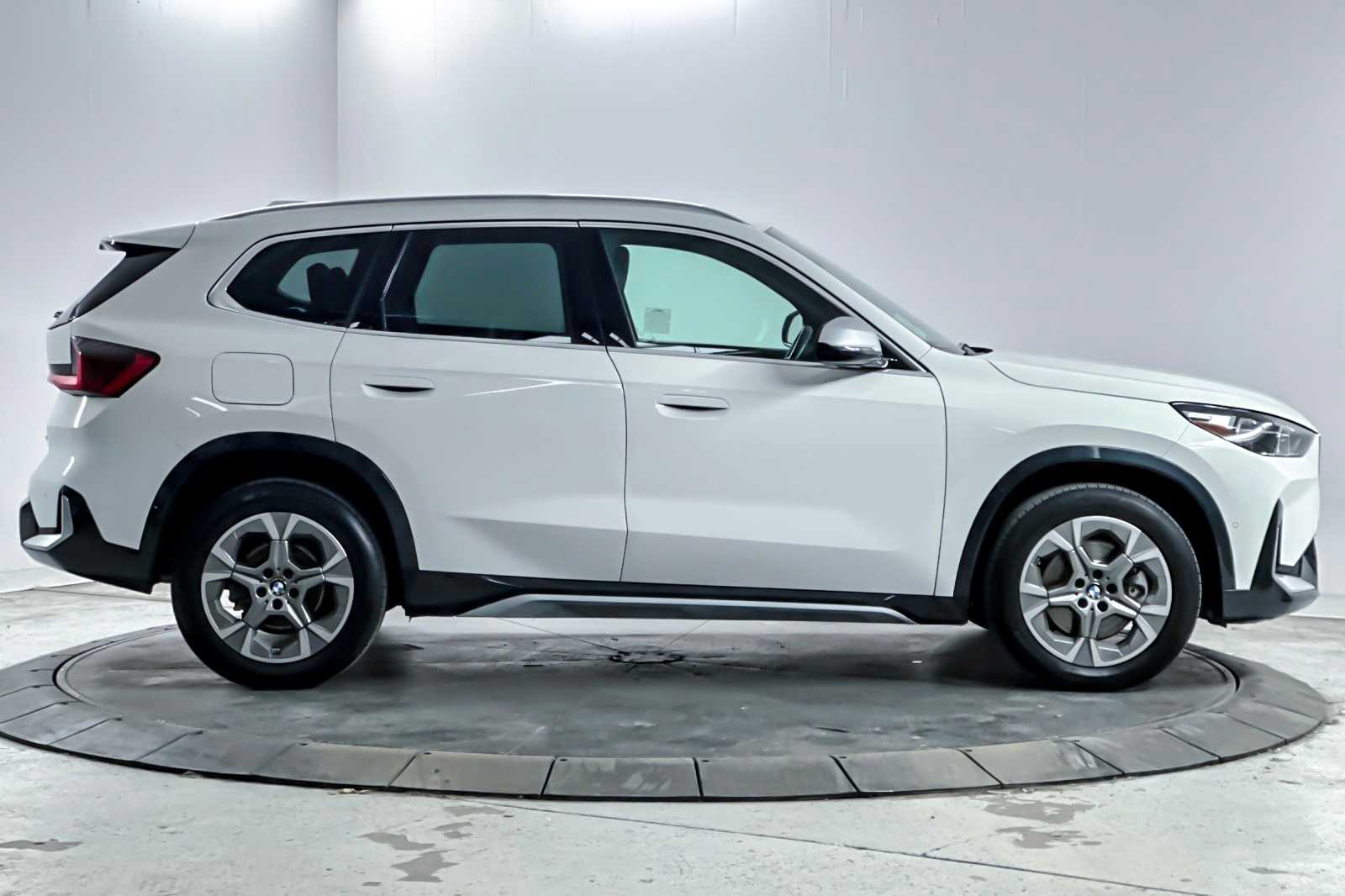 Thumbnail: 2023 BMW X1 - 8