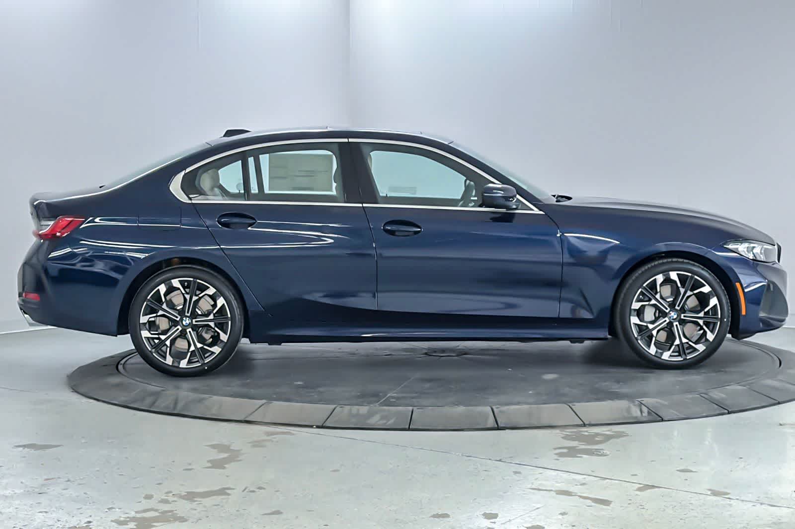 Thumbnail: 2026 BMW 3 Series - 8