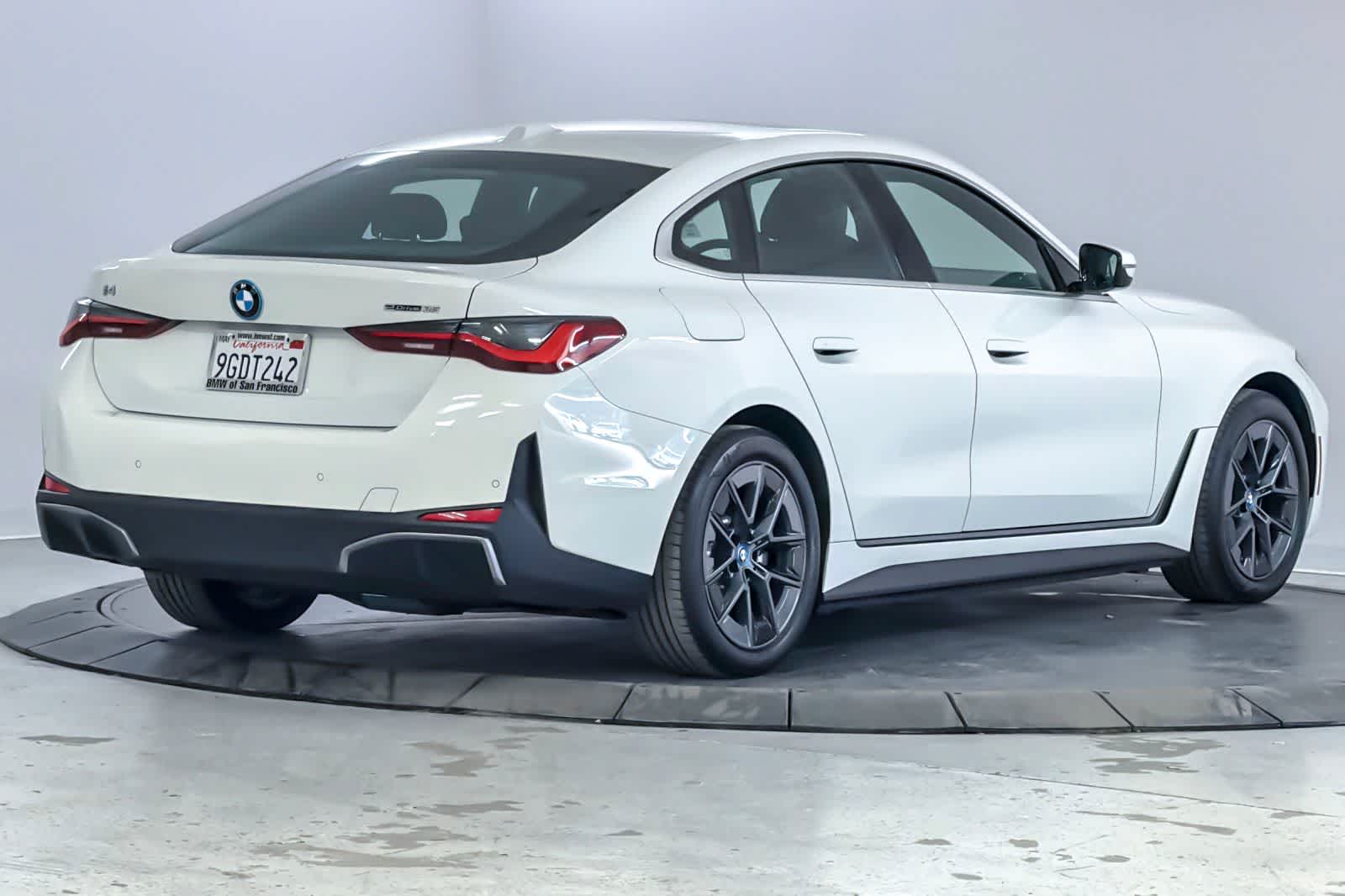 Thumbnail: 2023 BMW i4 - 2