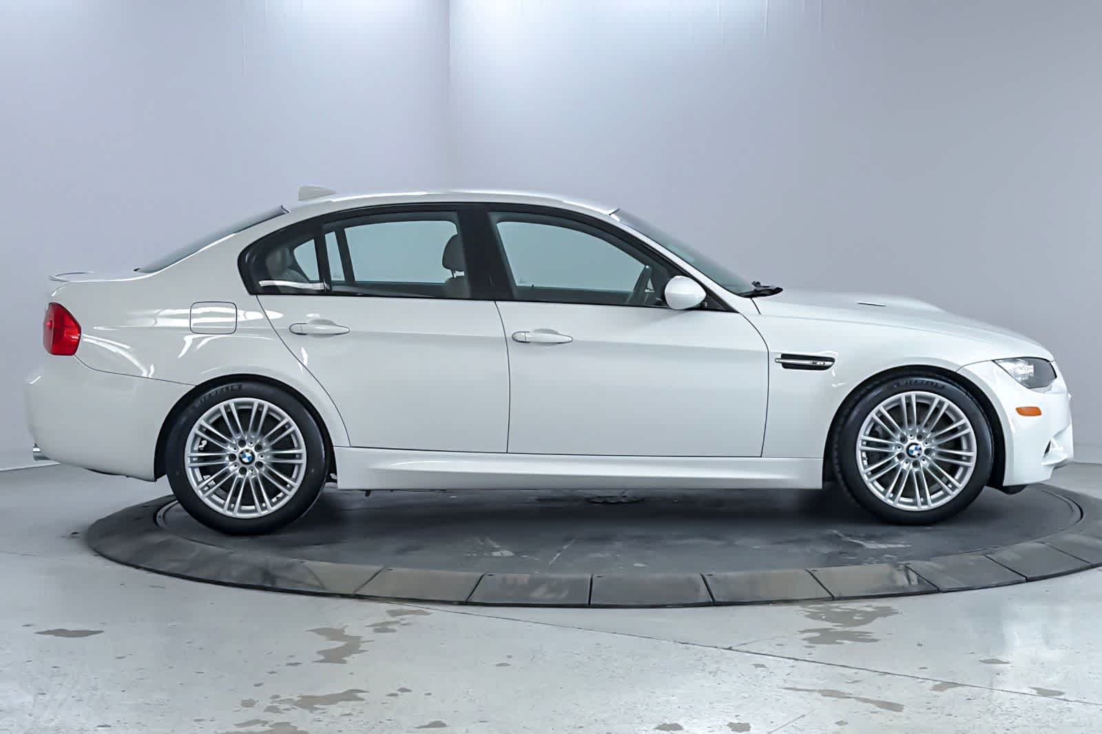 Thumbnail: 2011 BMW M3 - 8