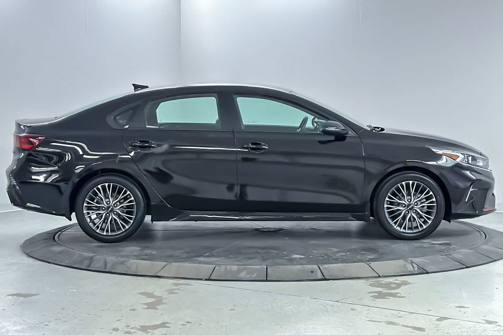 Thumbnail: 2024 Kia Forte - 8