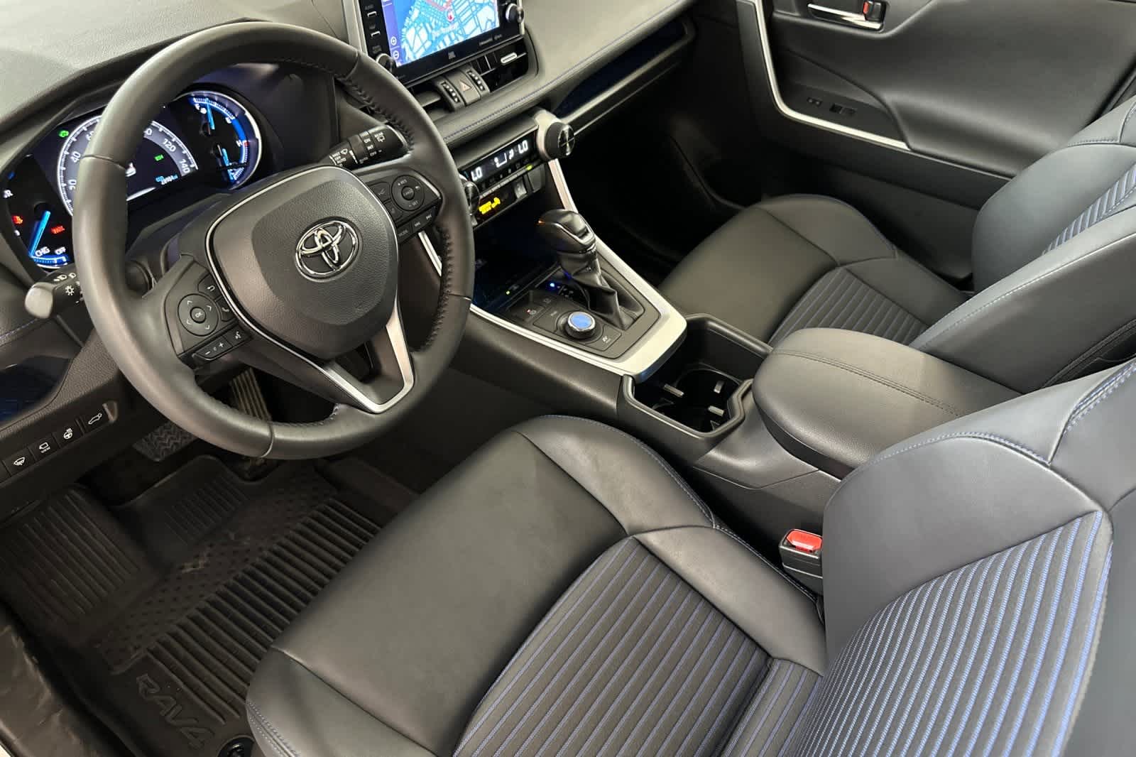 Thumbnail: 2022 Toyota RAV4 - 11