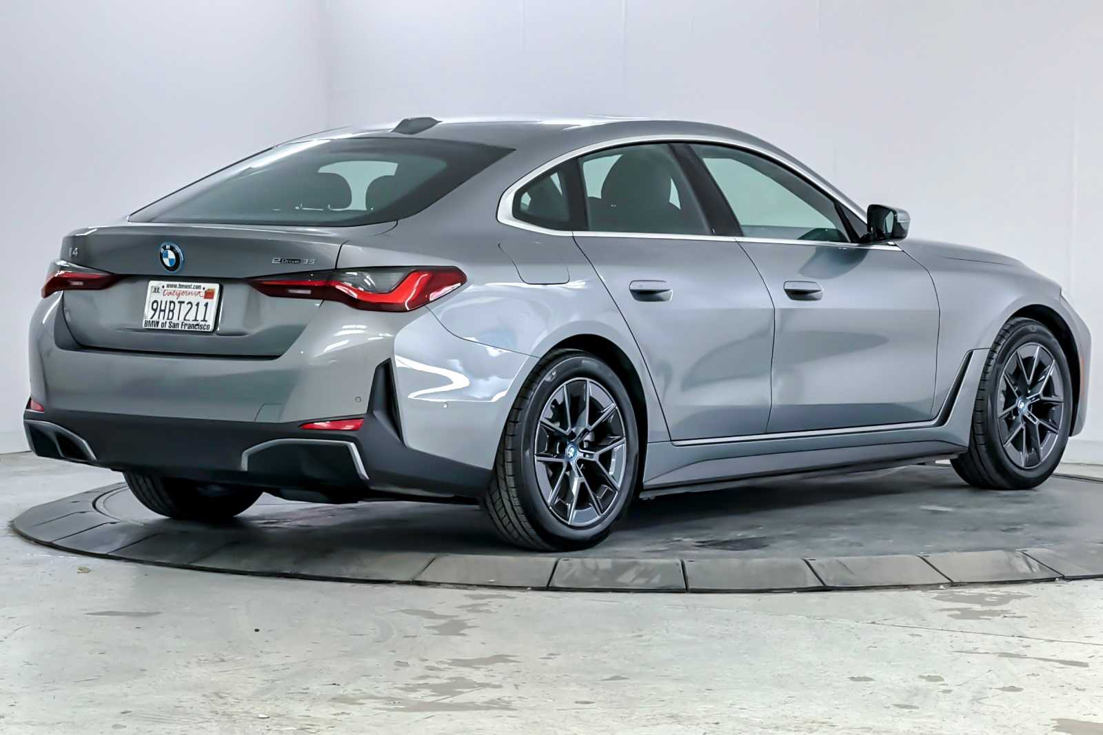 Thumbnail: 2023 BMW i4 - 2