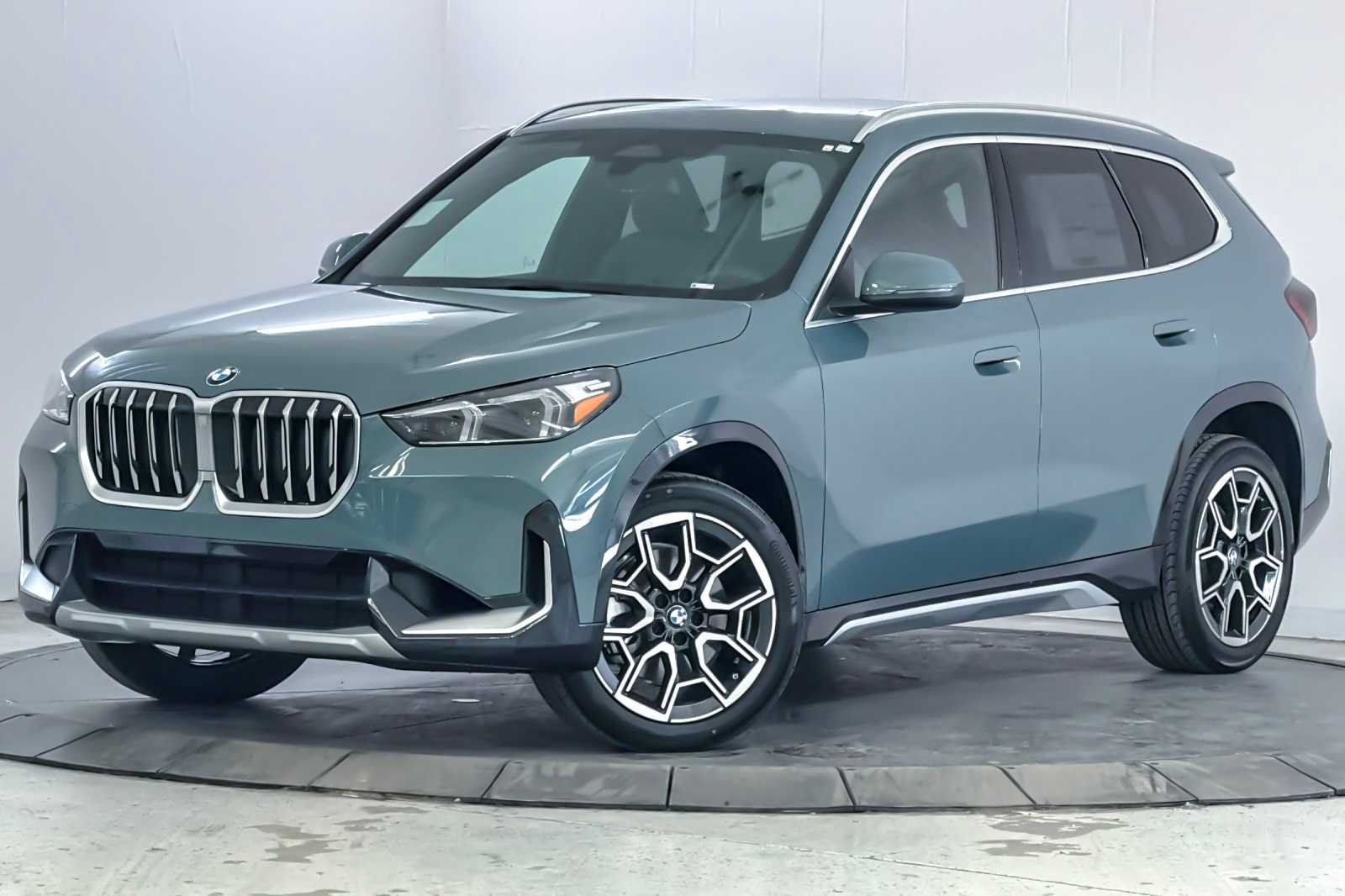 Thumbnail: 2026 BMW X1 - 1