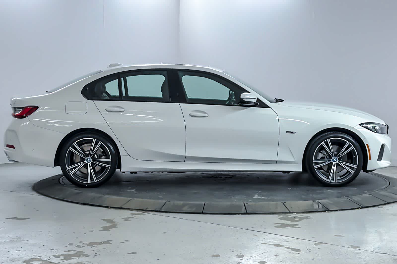 Thumbnail: 2023 BMW 3 Series - 8