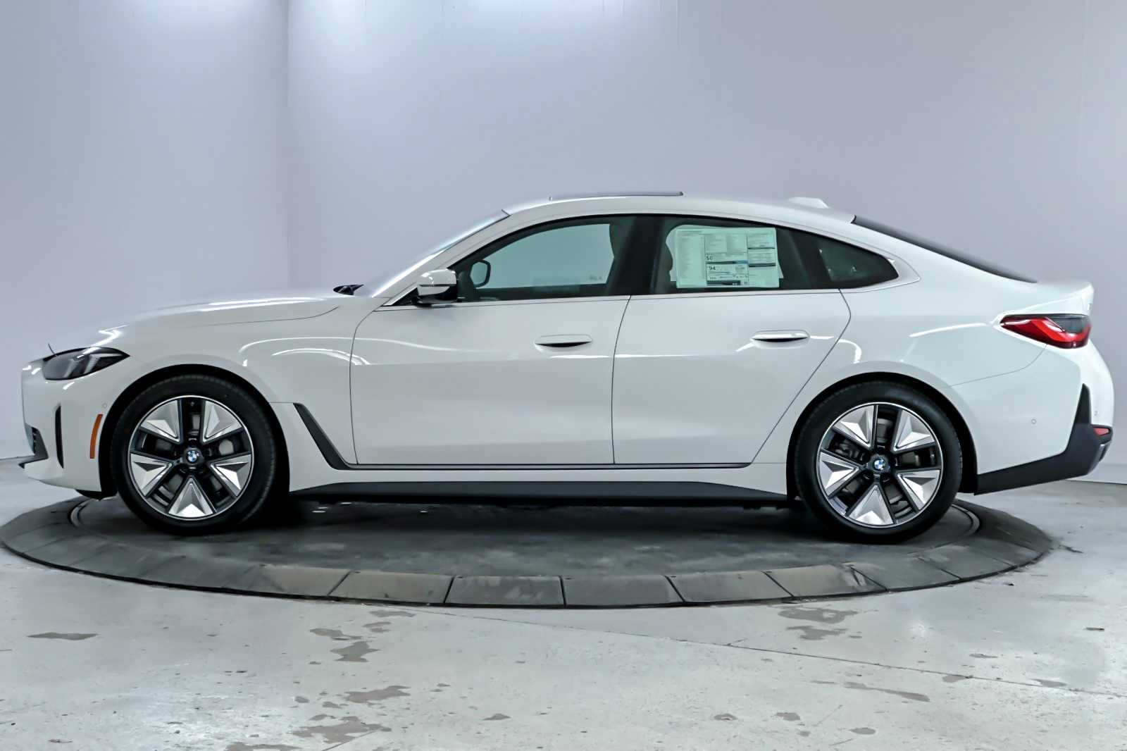 Thumbnail: 2025 BMW i4 - 5