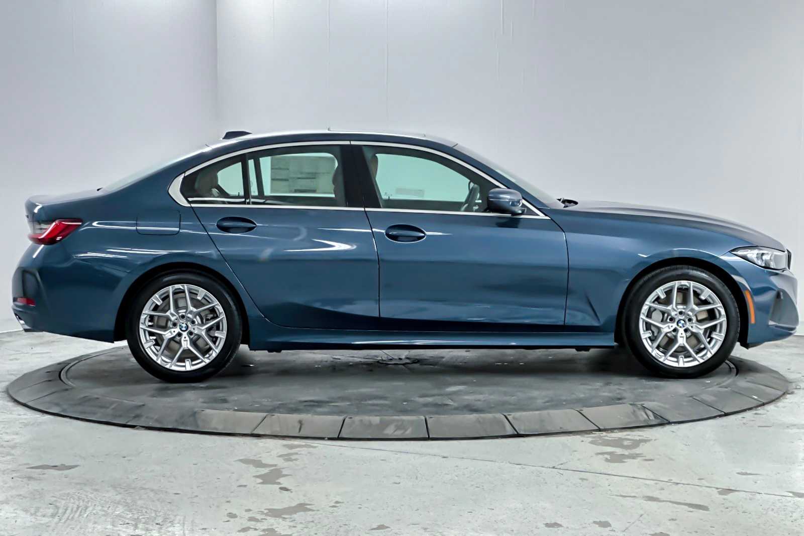 Thumbnail: 2026 BMW 3 Series - 8