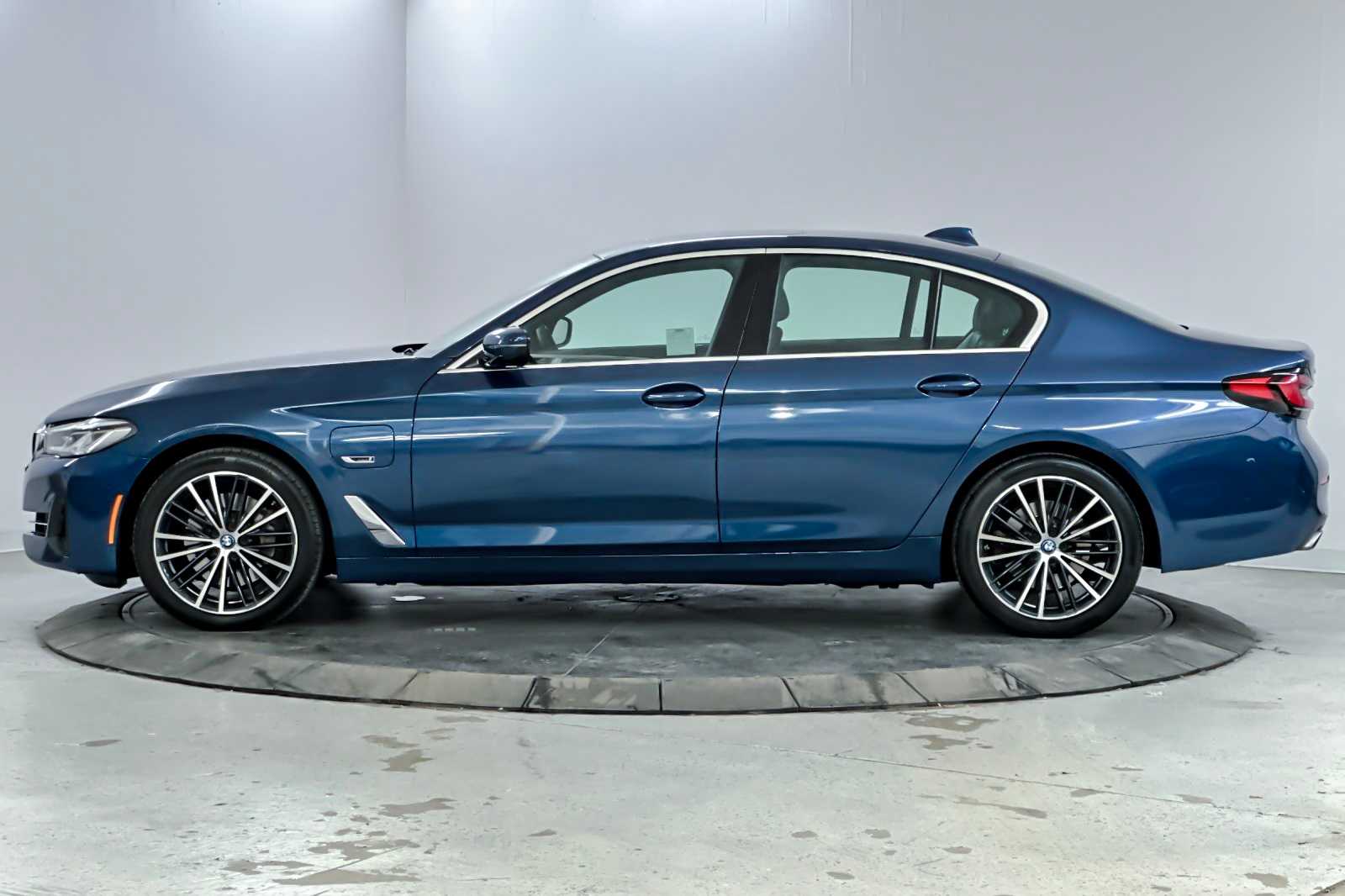 Thumbnail: 2023 BMW 5 Series - 5
