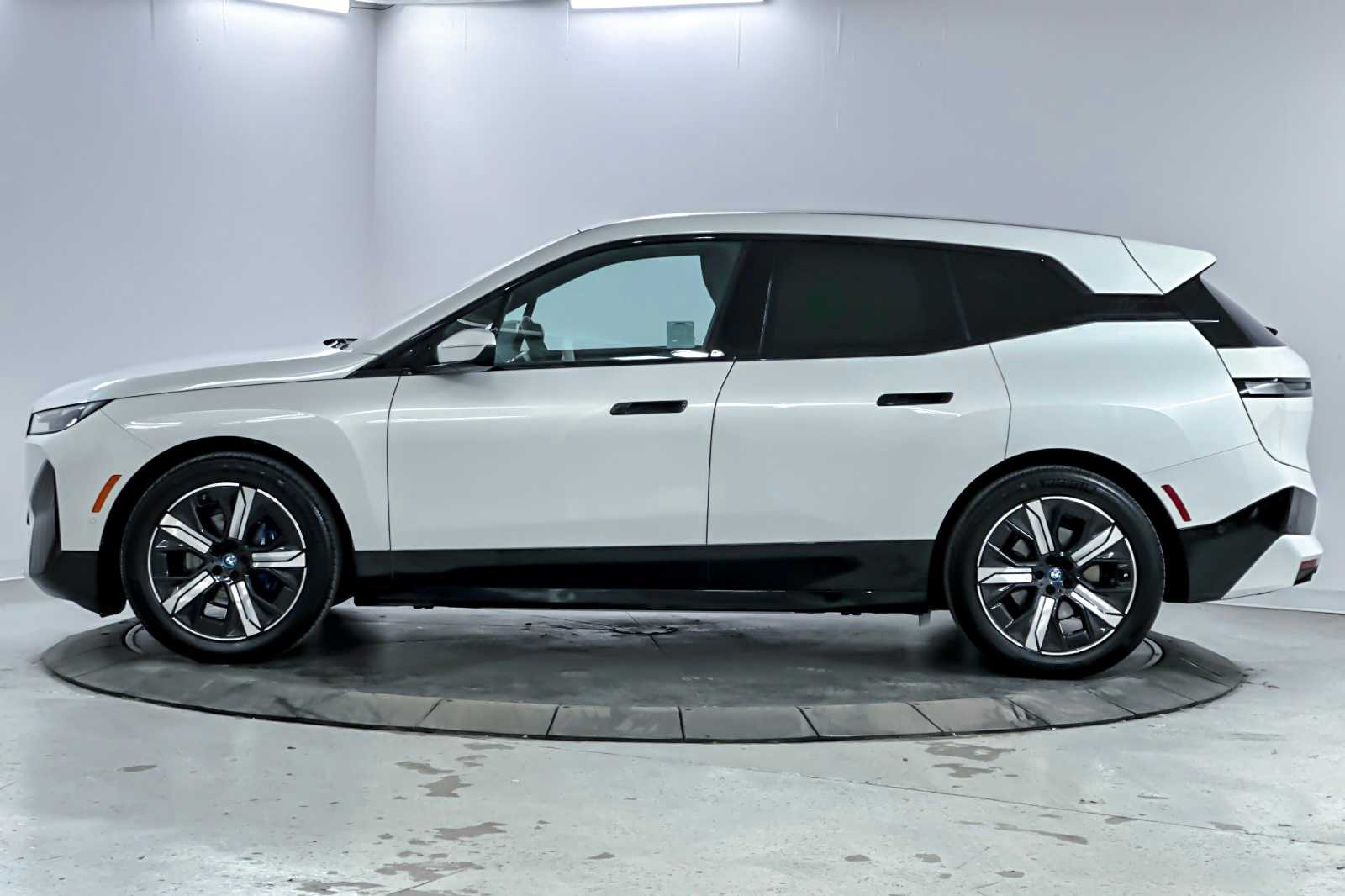 Thumbnail: 2022 BMW iX - 5