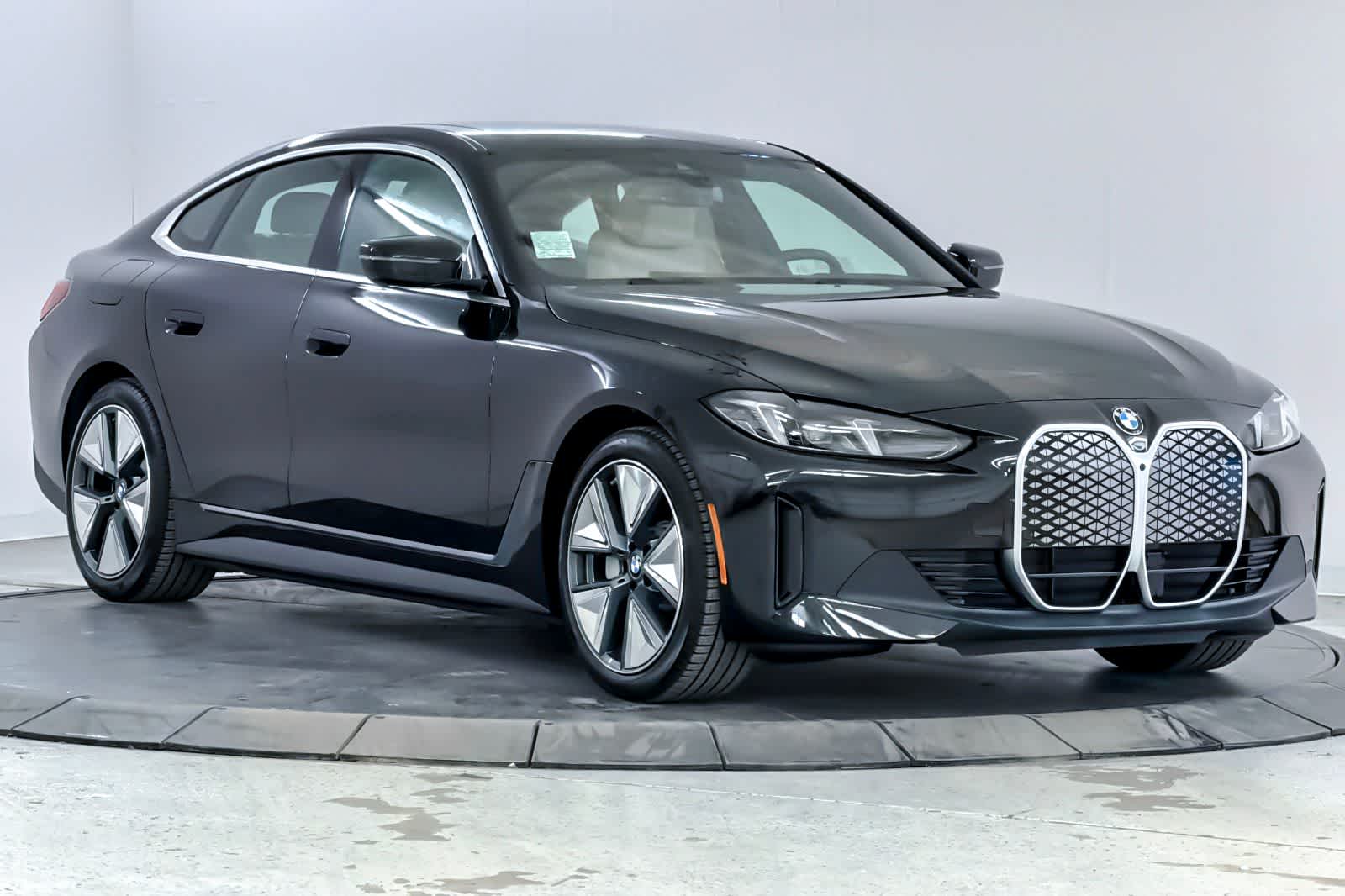 Thumbnail: 2026 BMW i4 - 9